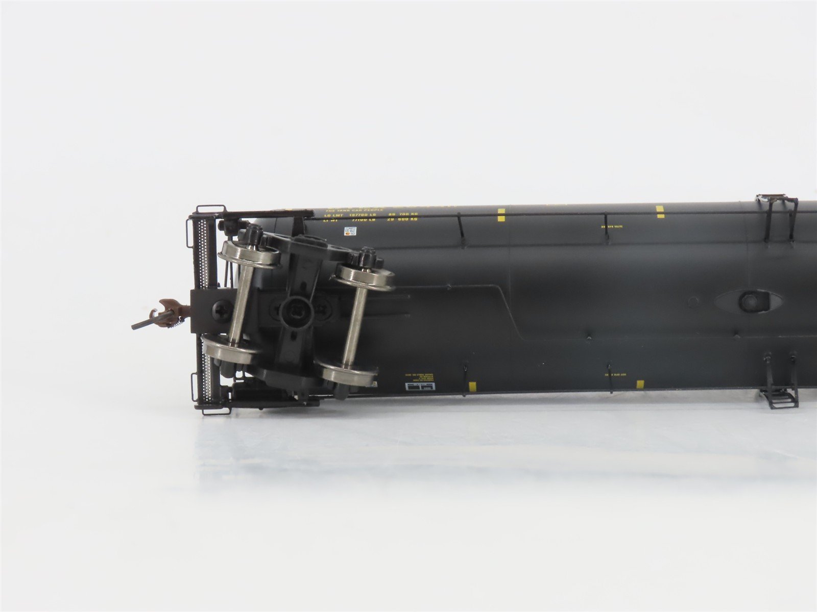 HO Scale Athearn 93893 UTLX Eco-Energy 30K Gallon Ethanol Tank Car #204411