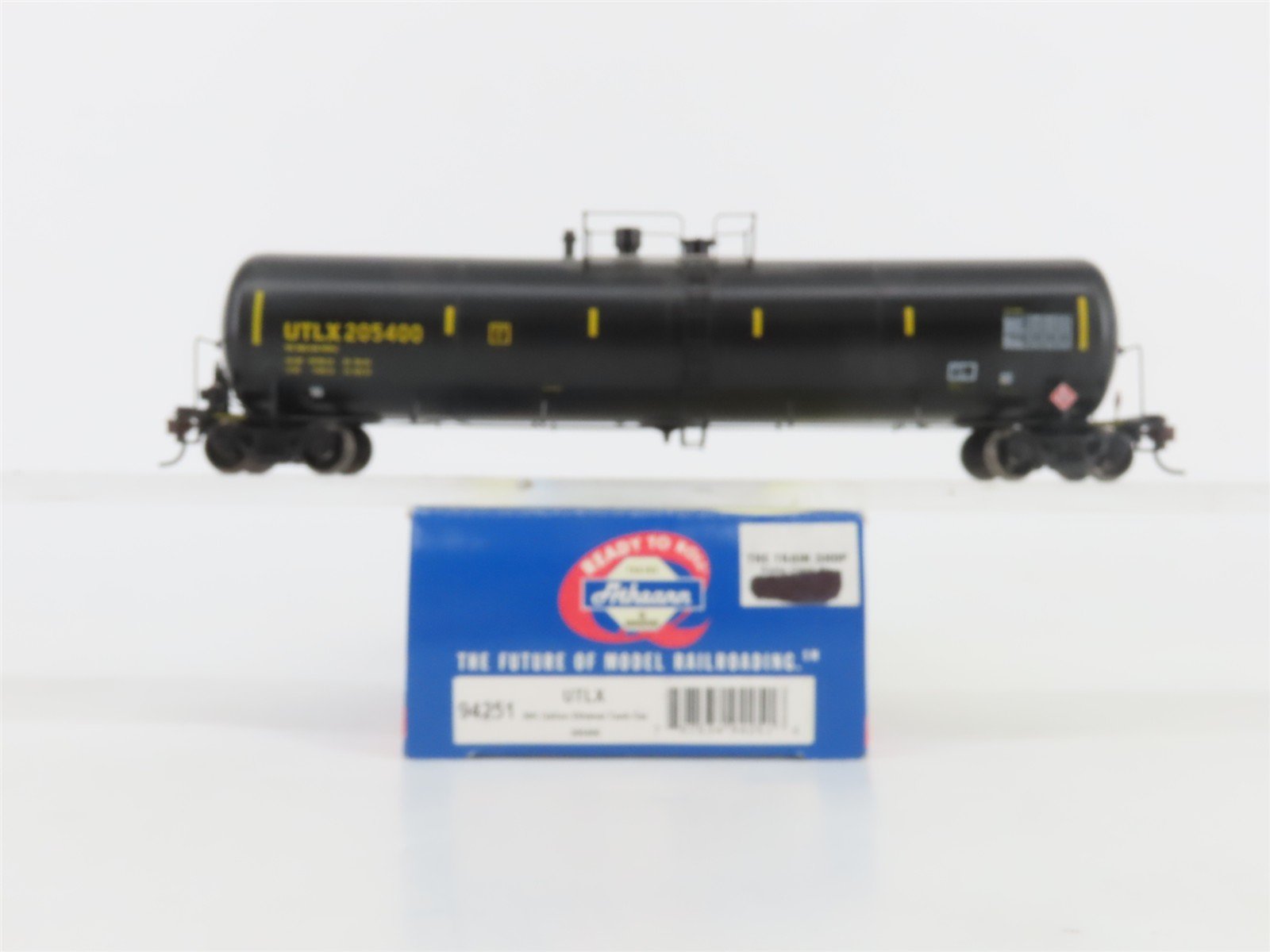 HO Scale Athearn 94251 UTLX 30K Gallon Ethanol Tank Car #205400