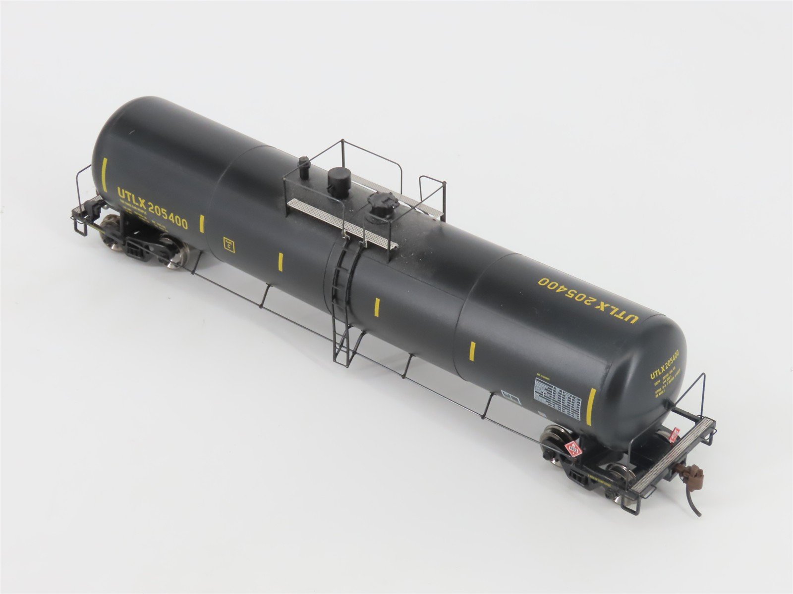 HO Scale Athearn 94251 UTLX 30K Gallon Ethanol Tank Car #205400