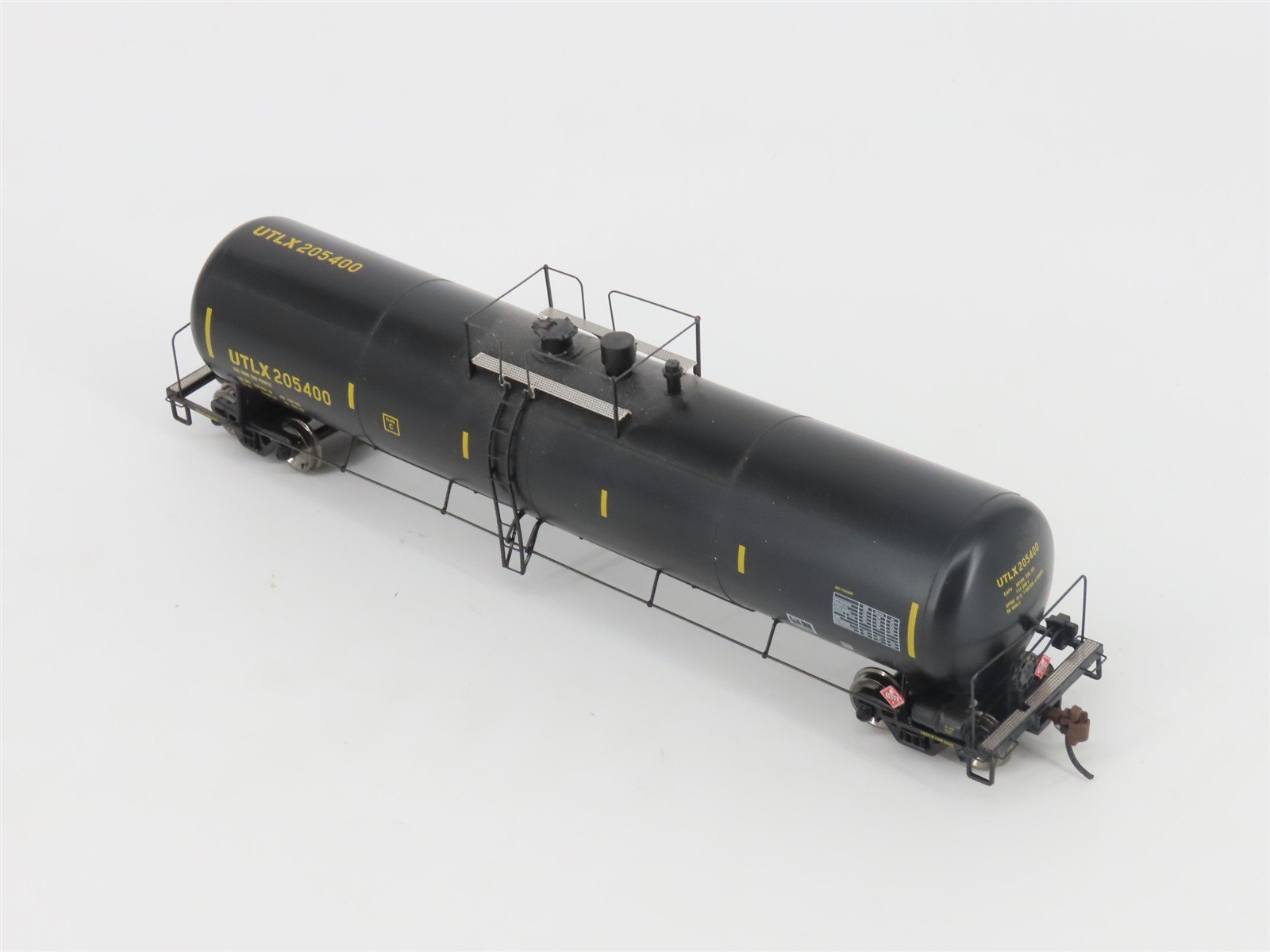 HO Scale Athearn 94251 UTLX 30K Gallon Ethanol Tank Car #205400