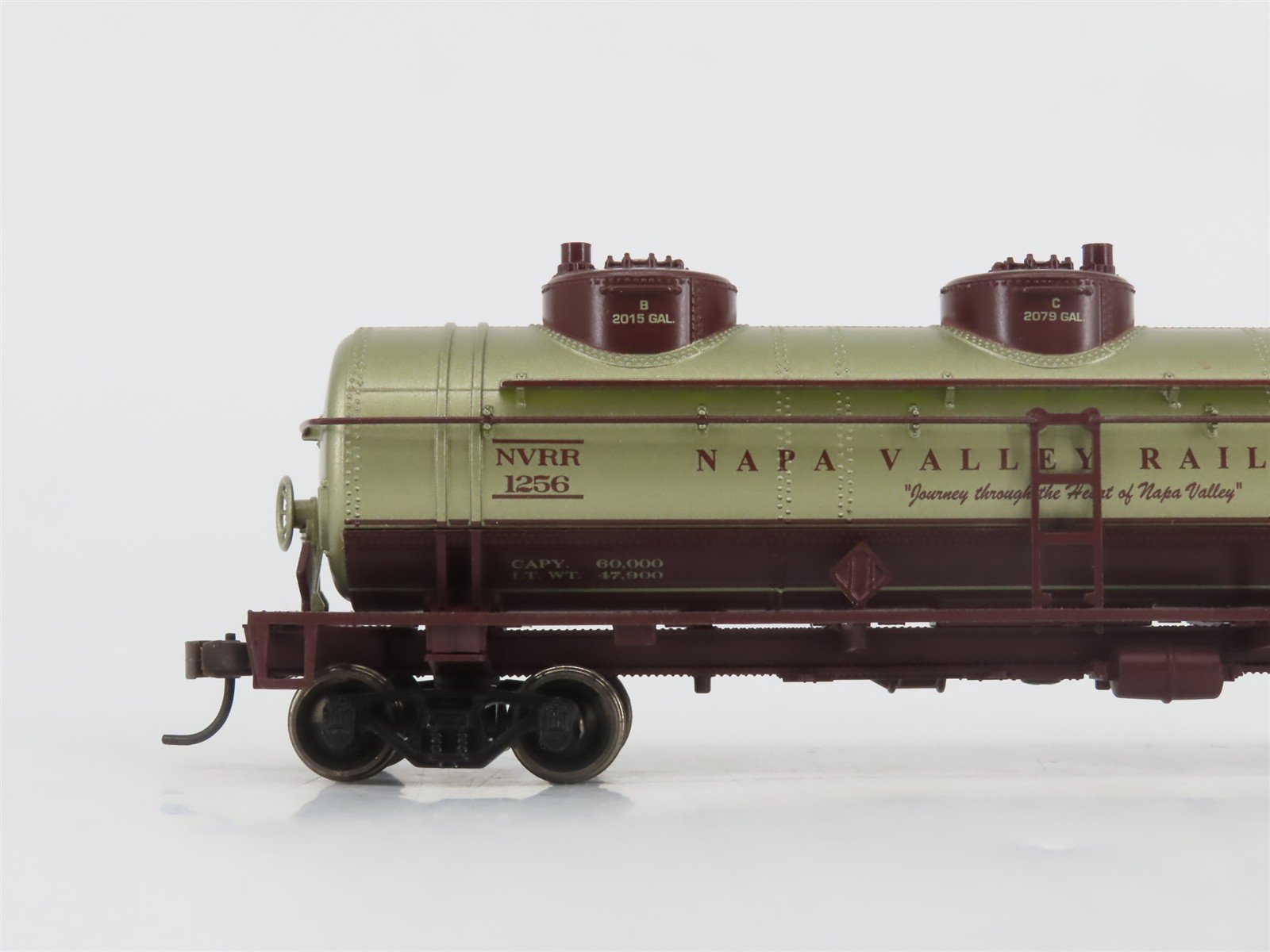 HO Scale Athearn 8508 NVRR Napa Valley Wine Train 3-Dome Tank Car #1256
