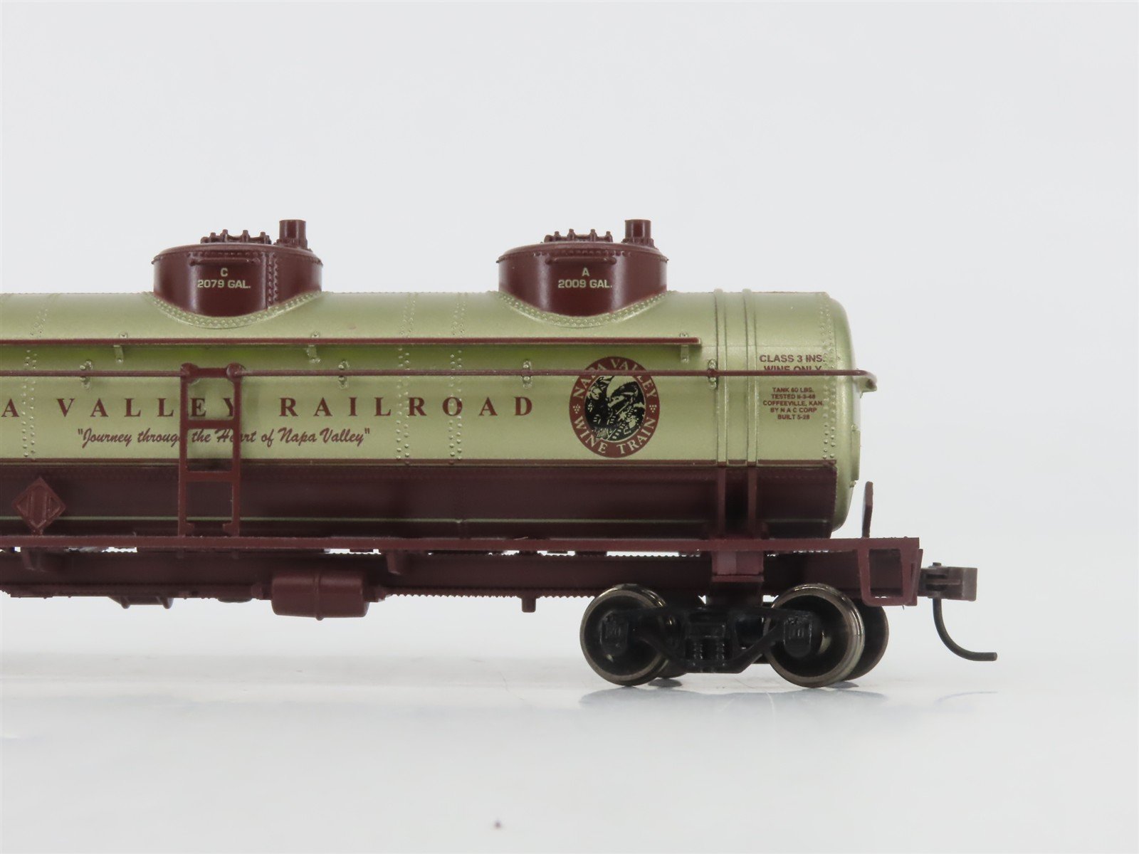 HO Scale Athearn 8508 NVRR Napa Valley Wine Train 3-Dome Tank Car #1256