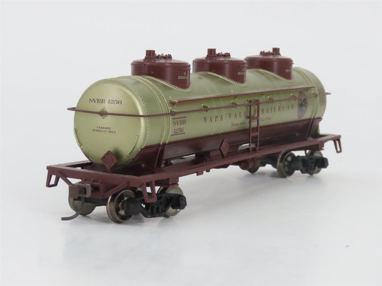 HO Scale Athearn 8508 NVRR Napa Valley Wine Train 3-Dome Tank Car #1256
