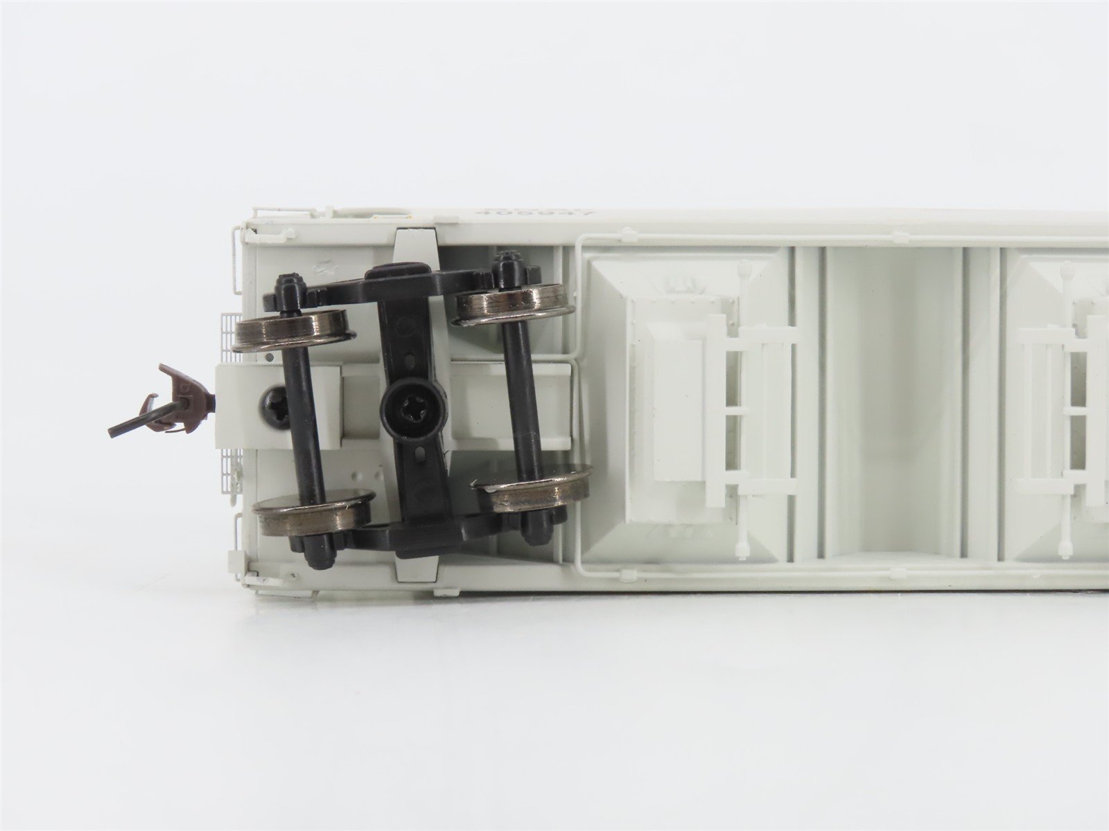 HO Scale Athearn 93906 BNSF Railway ACF 2970 2-Bay Covered Hopper #405947