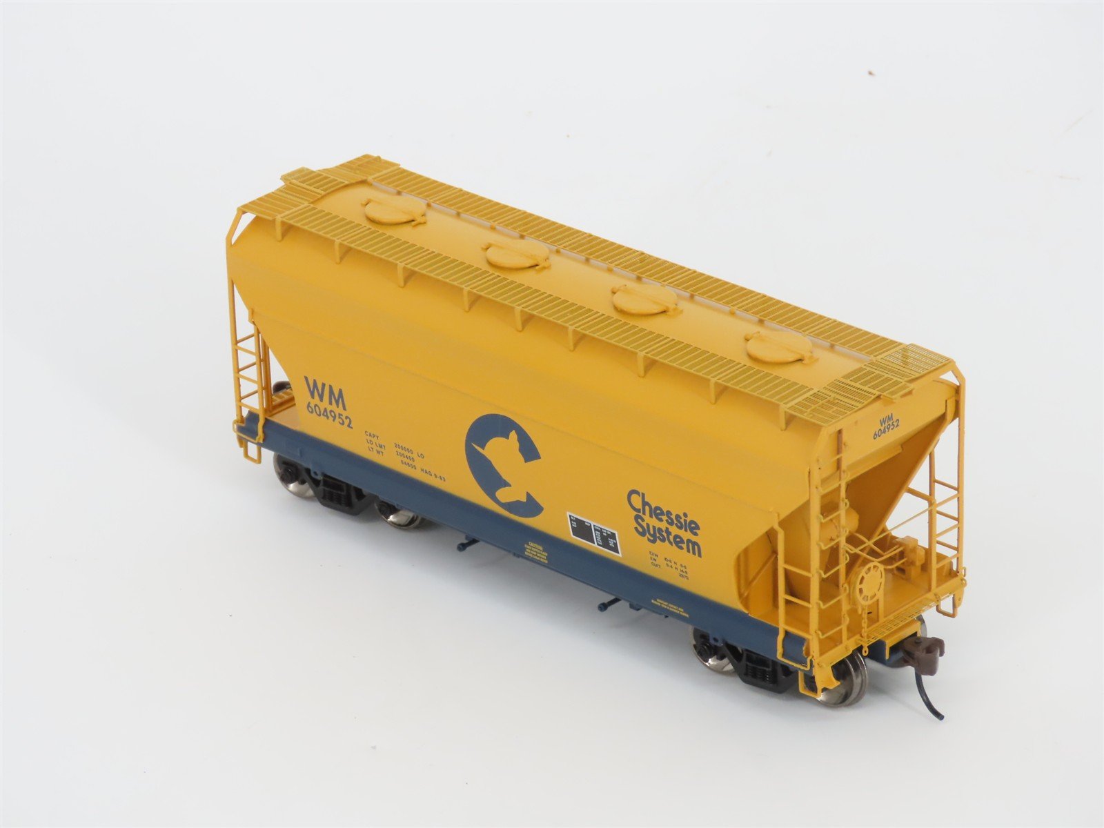 HO Scale Athearn 93935 WM Chessie System ACF 2970 2-Bay Covered Hopper #604952