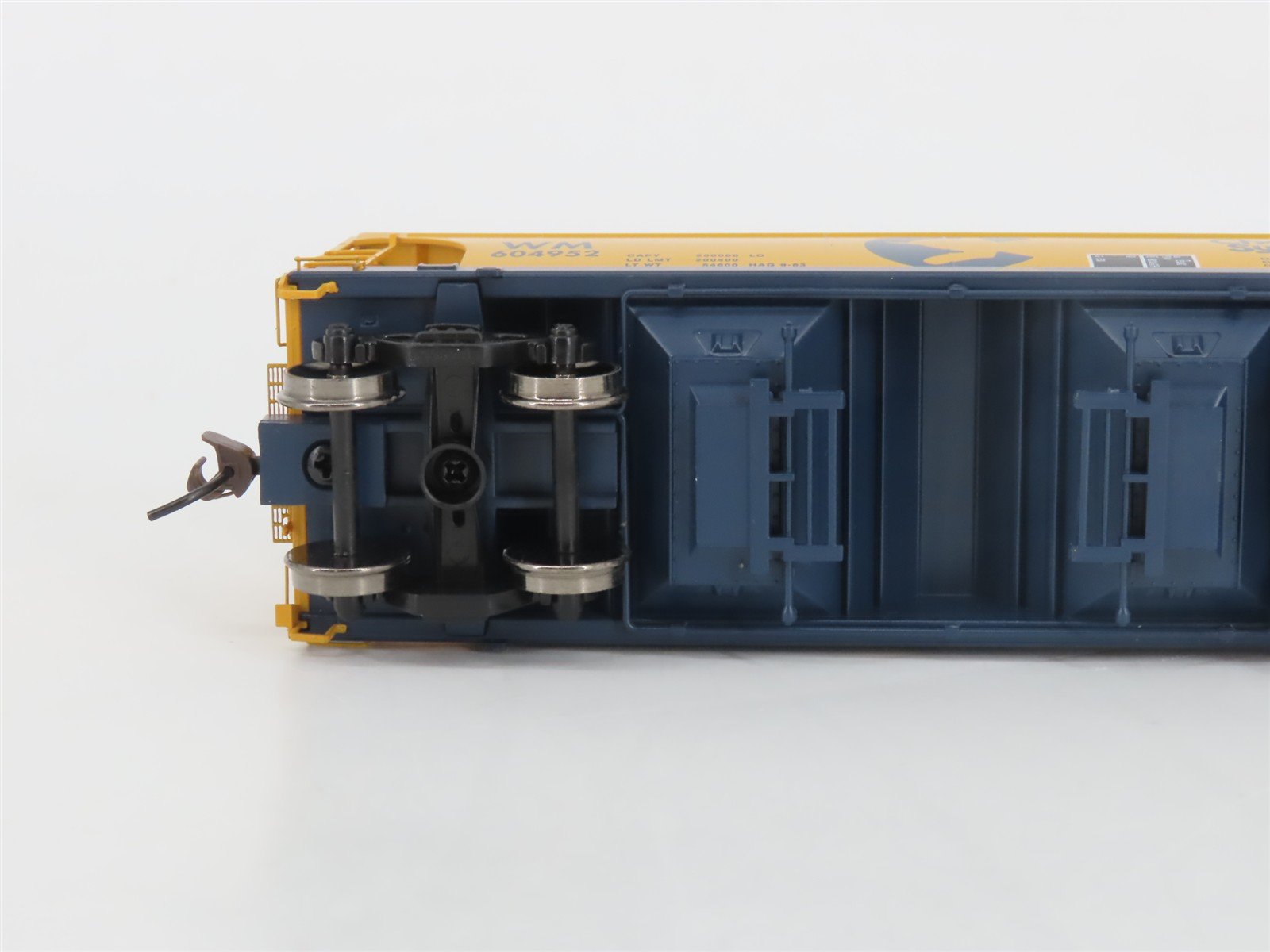 HO Scale Athearn 93935 WM Chessie System ACF 2970 2-Bay Covered Hopper #604952