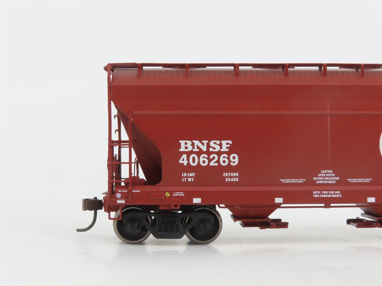 HO Scale Athearn 93921 BNSF Railway ACF 2970 2-Bay Covered Hopper #406269