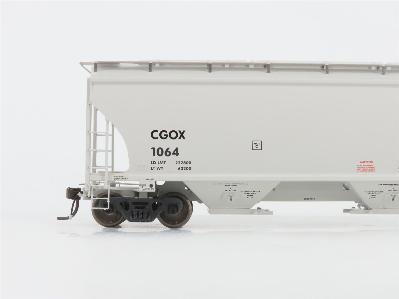 HO Scale Athearn Genesis G4256 CGOX Cargill #2 3-Bay Covered Hopper #1064