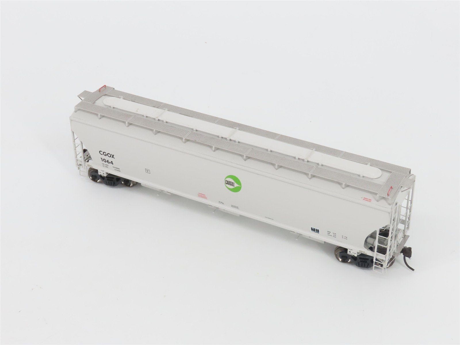 HO Scale Athearn Genesis G4256 CGOX Cargill #2 3-Bay Covered Hopper #1064