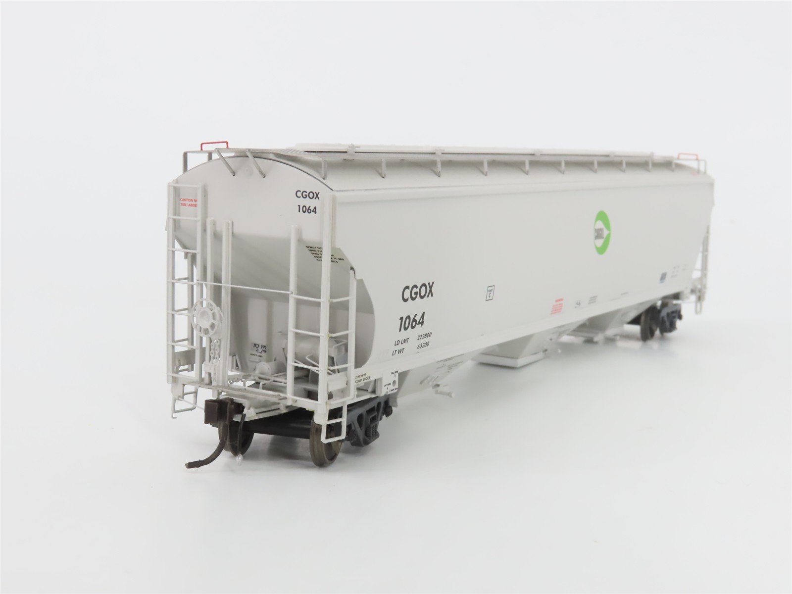 HO Scale Athearn Genesis G4256 CGOX Cargill #2 3-Bay Covered Hopper #1064