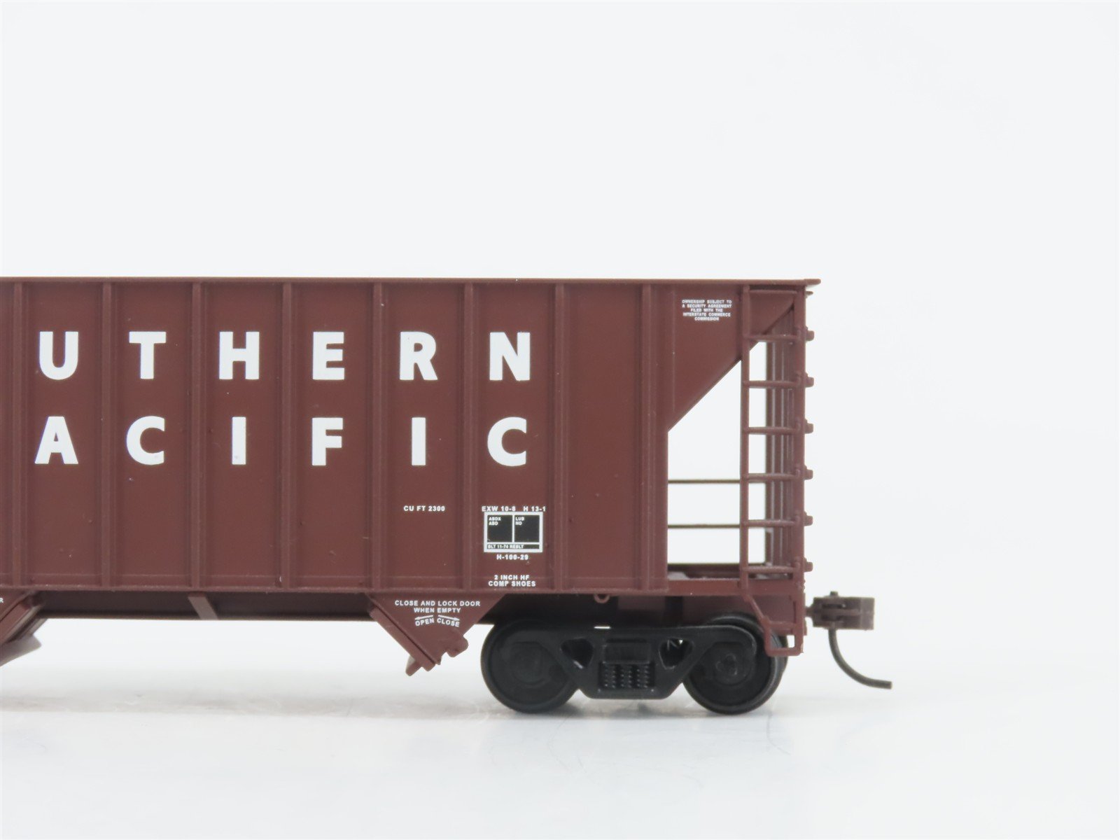 HO Scale Walthers 932-27403 SP Southern Pacific 2-Bay Open Hopper 2-Pack
