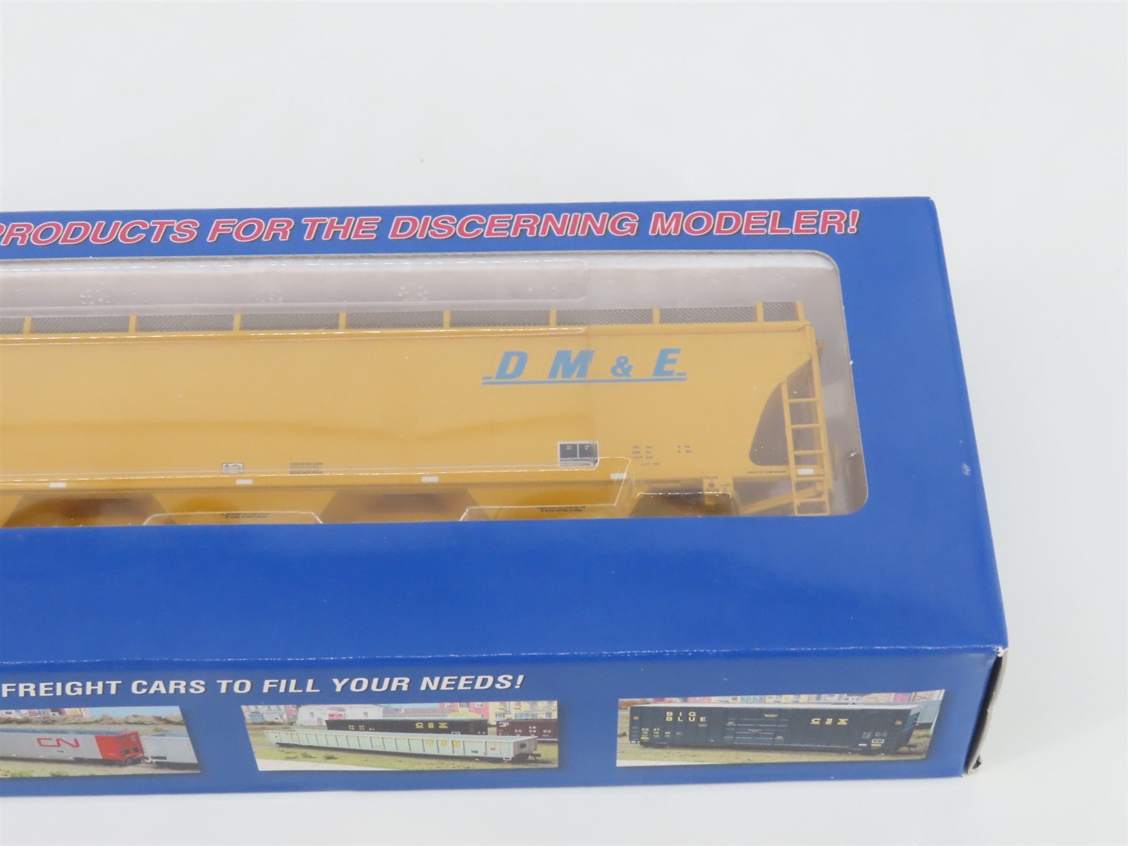 HO Scale LBF Company Gold Series 2102 DM&E 3-Bay Covered Hopper #51003 - SEALED