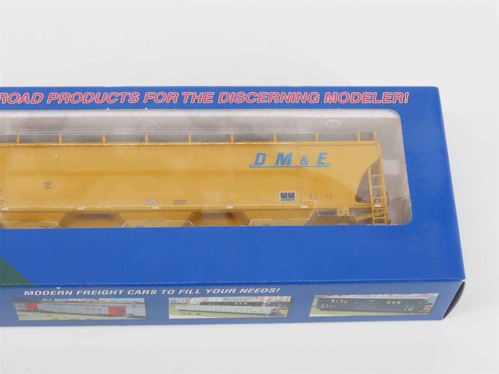 HO Scale LBF Company Gold Series 2102 DM&E 3-Bay Covered Hopper #51002 - SEALED