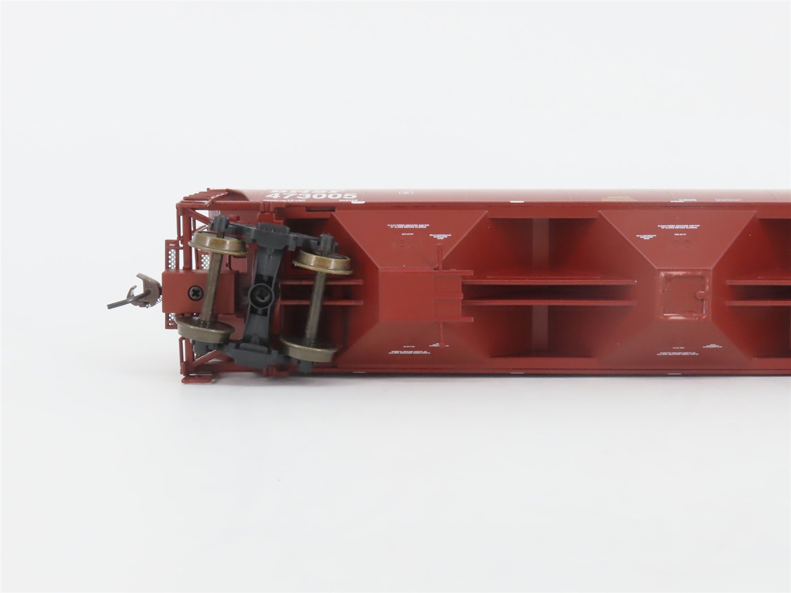 HO Scale LBF Company Gold Series 2101 BNSF Railway 3-Bay Grain Hopper #473005