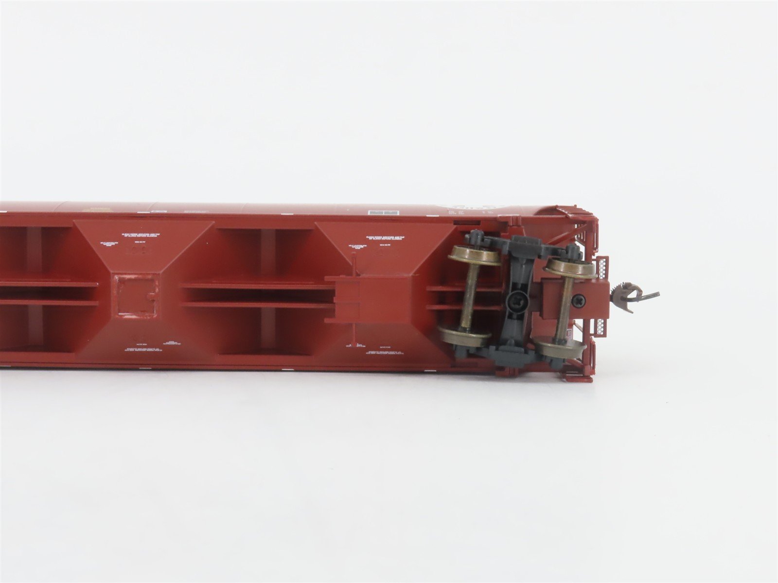 HO Scale LBF Company Gold Series 2101 BNSF Railway 3-Bay Grain Hopper #473005