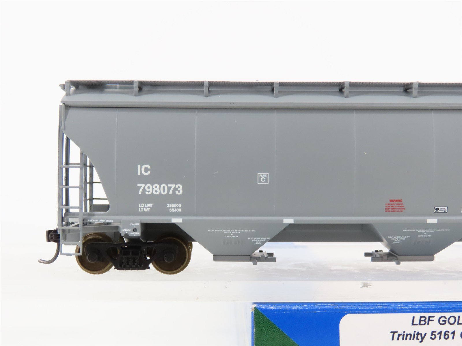 HO Scale LBF Gold 211501 IC Illinois Central 5161 3-Bay Covered Hopper #798073