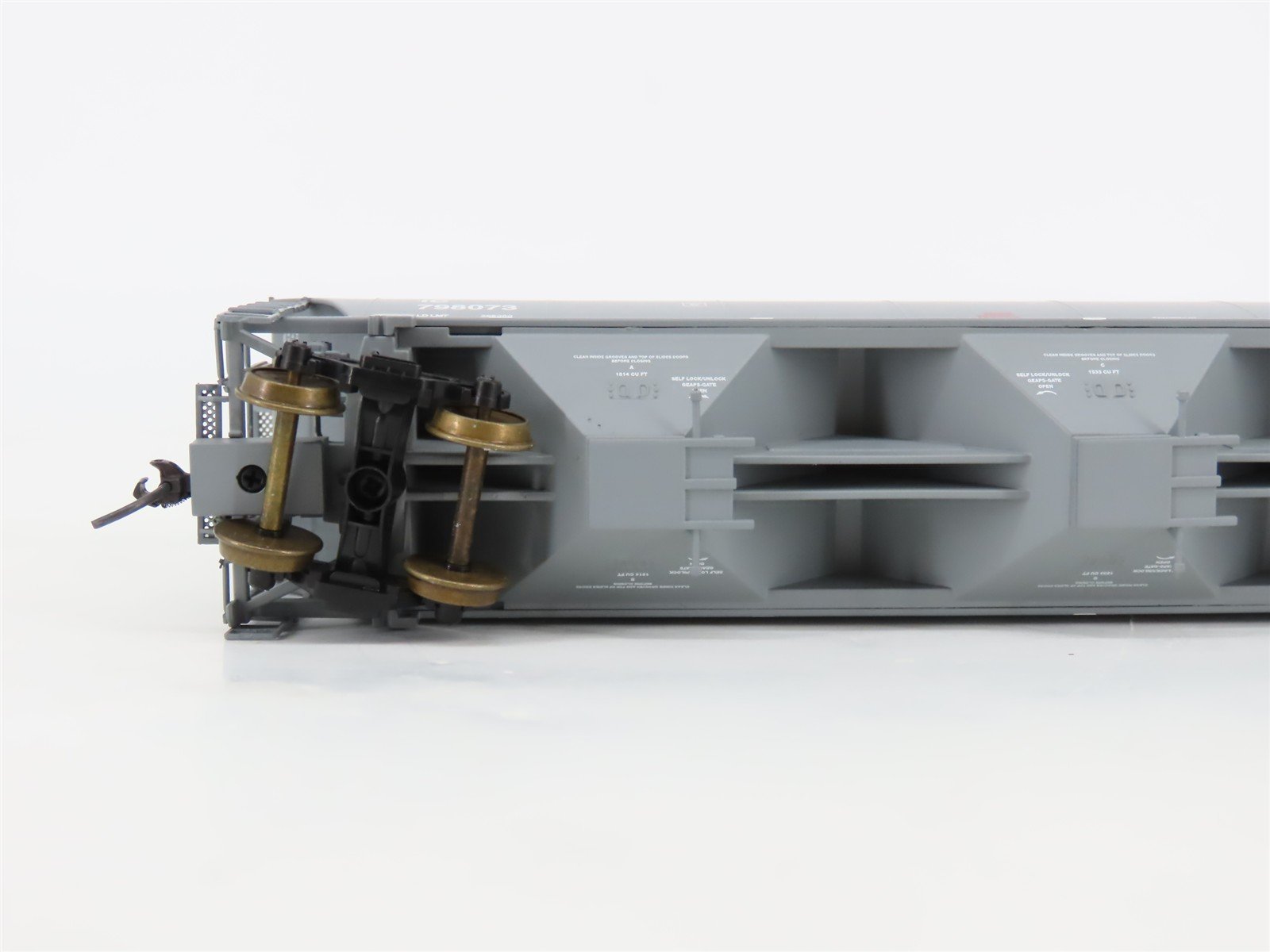 HO Scale LBF Gold 211501 IC Illinois Central 5161 3-Bay Covered Hopper #798073