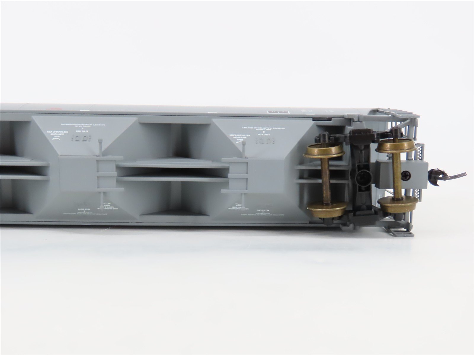 HO Scale LBF Gold 211501 IC Illinois Central 5161 3-Bay Covered Hopper #798073