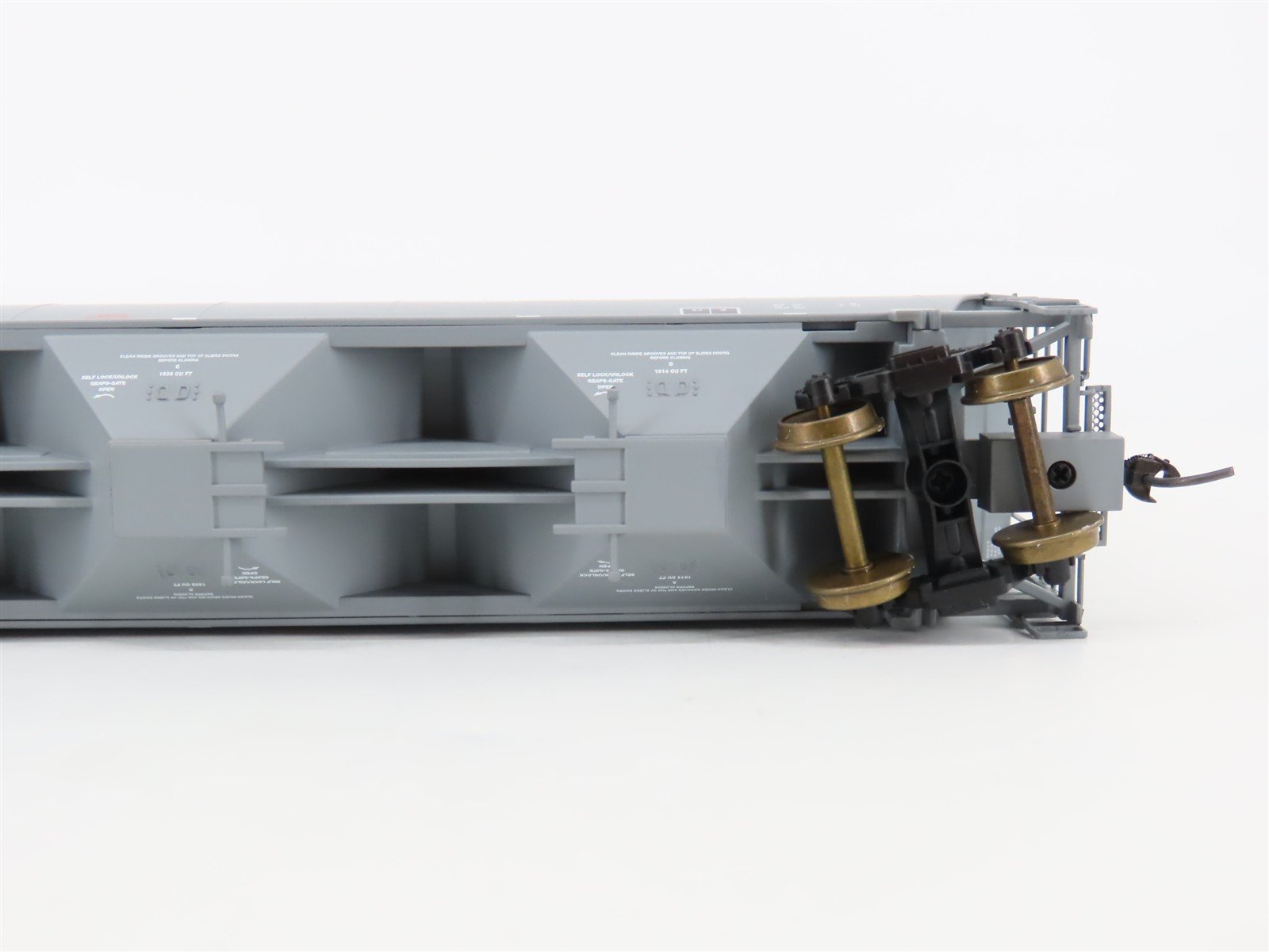 HO Scale LBF Gold 211507 IC Illinois Central 5161 3-Bay Covered Hopper #798085