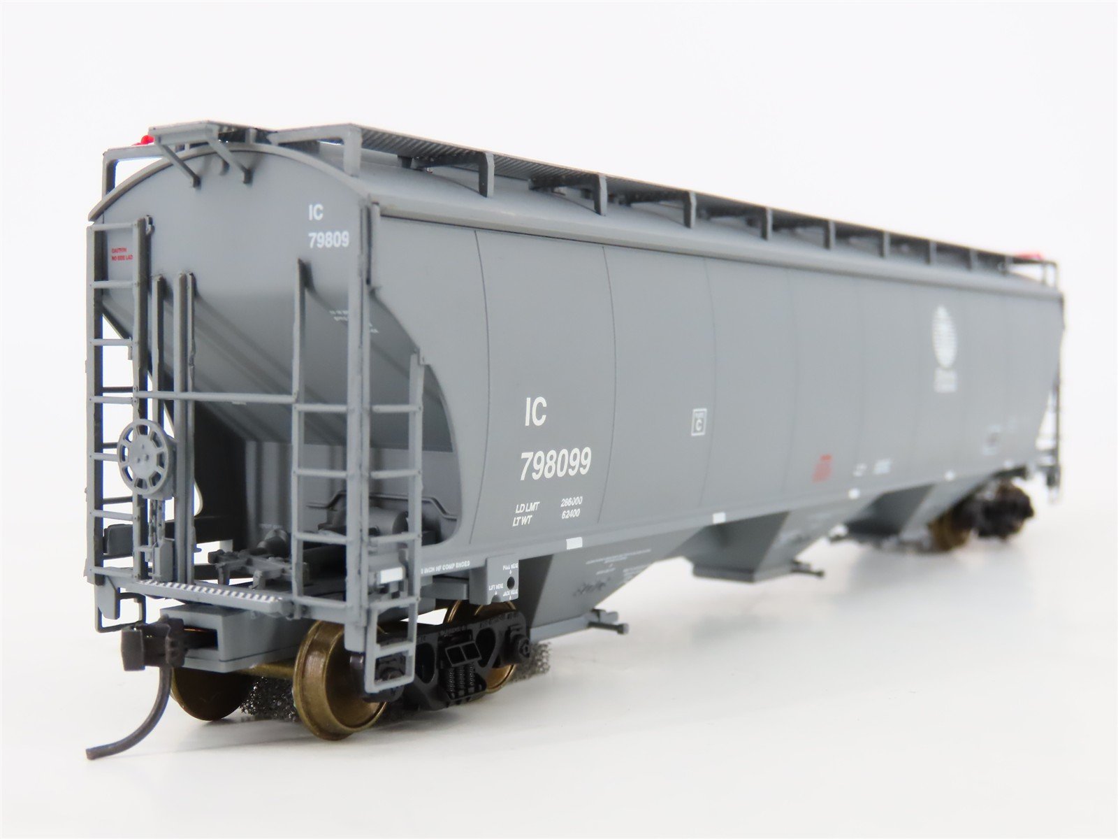 HO Scale LBF Gold 211512 IC Illinois Central 5161 3-Bay Covered Hopper #798099
