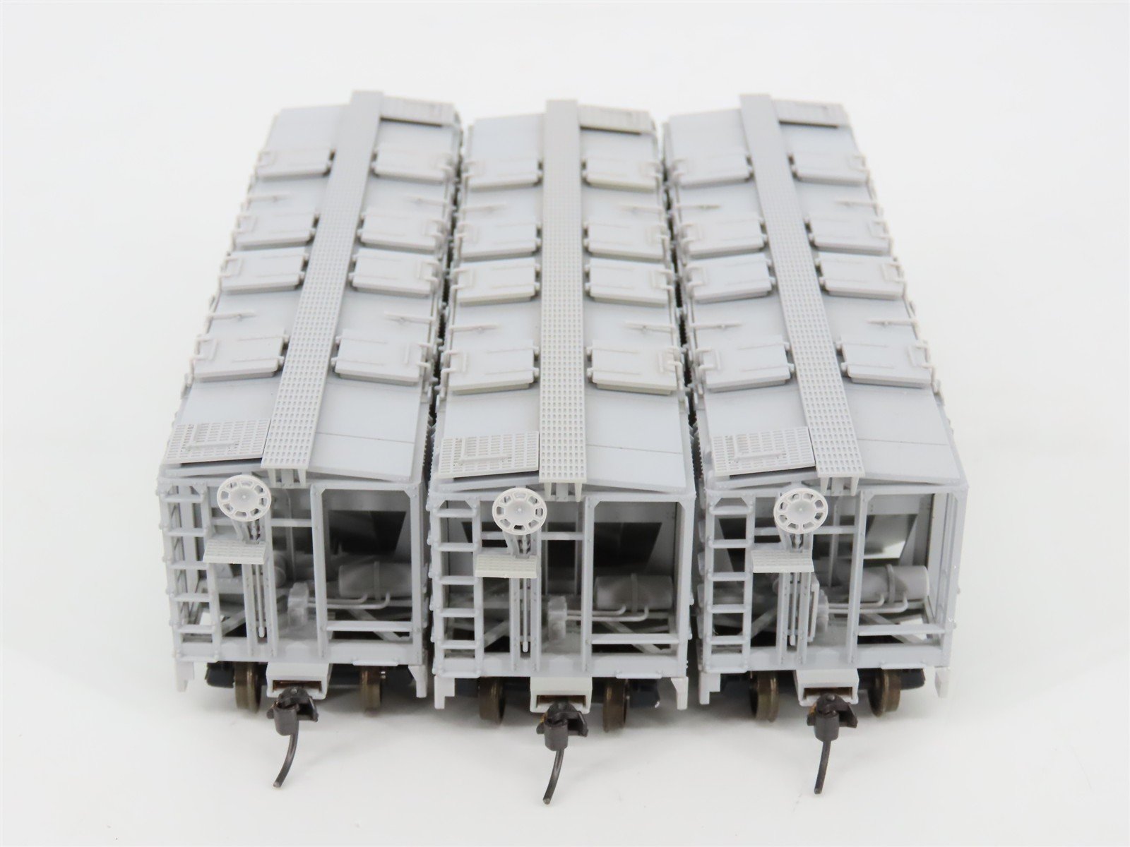 HO Scale Kato 38-0206 WM Western Maryland ACF 70t 2-Bay Covered Hopper 3-Pack