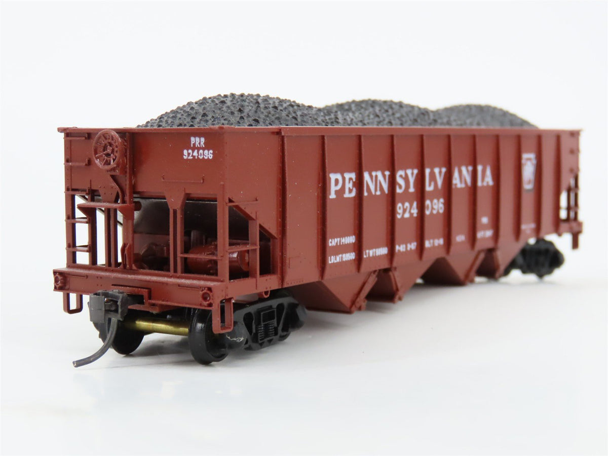HO Scale Bowser 54052 PRR Pennsylvania 4-Bay Hopper Car #924096 w/Coal Load