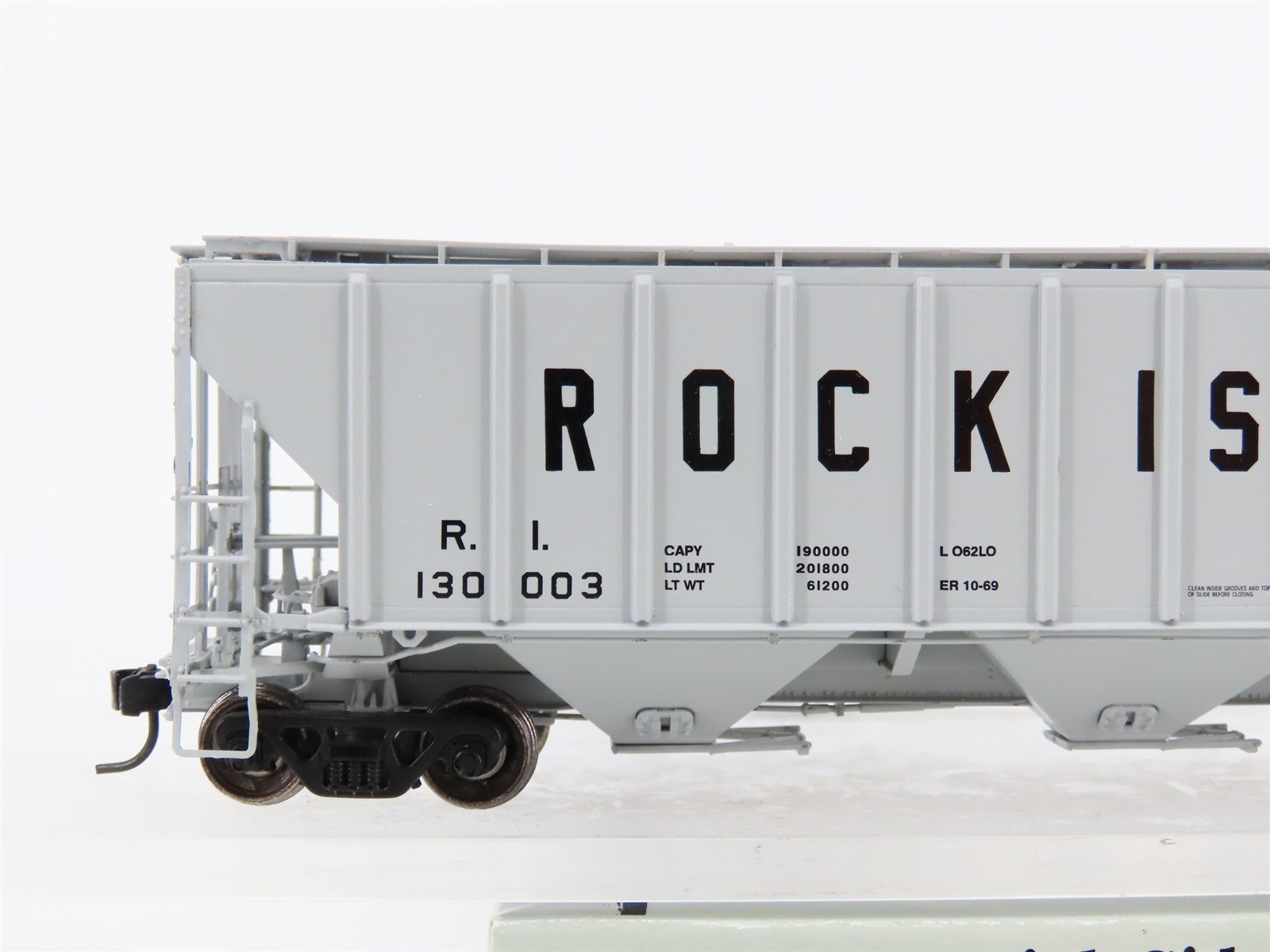 HO Scale Proto 2000 30135 RI Rock Island PS2-CD 3-Bay Covered Hopper #130003
