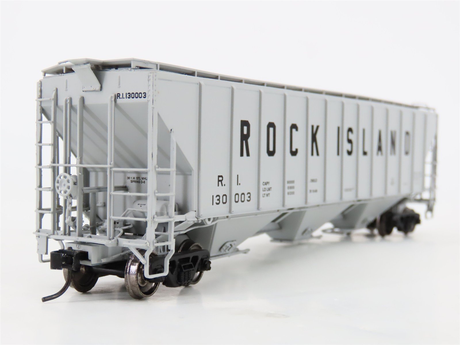 HO Scale Proto 2000 30135 RI Rock Island PS2-CD 3-Bay Covered Hopper #130003