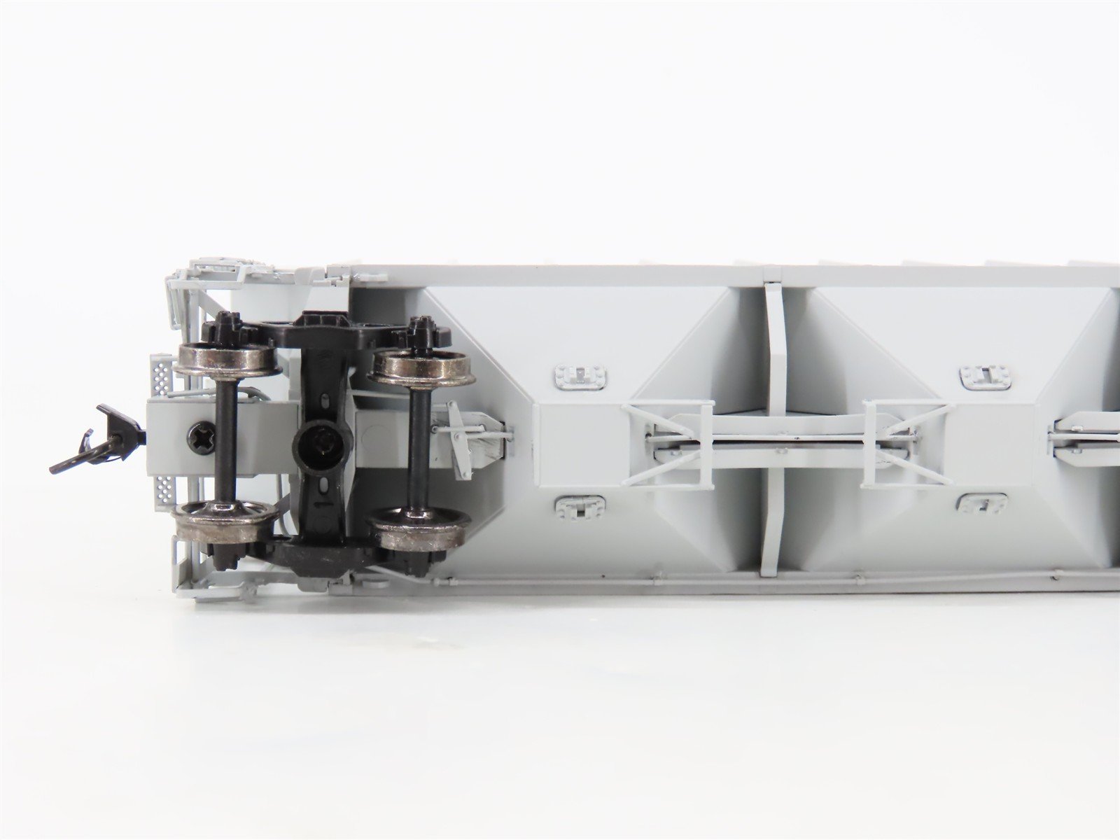 HO Scale Proto 2000 30135 RI Rock Island PS2-CD 3-Bay Covered Hopper #130003