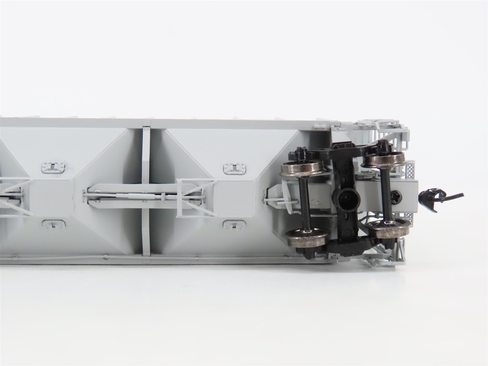 HO Scale Proto 2000 30135 RI Rock Island PS2-CD 3-Bay Covered Hopper #130003