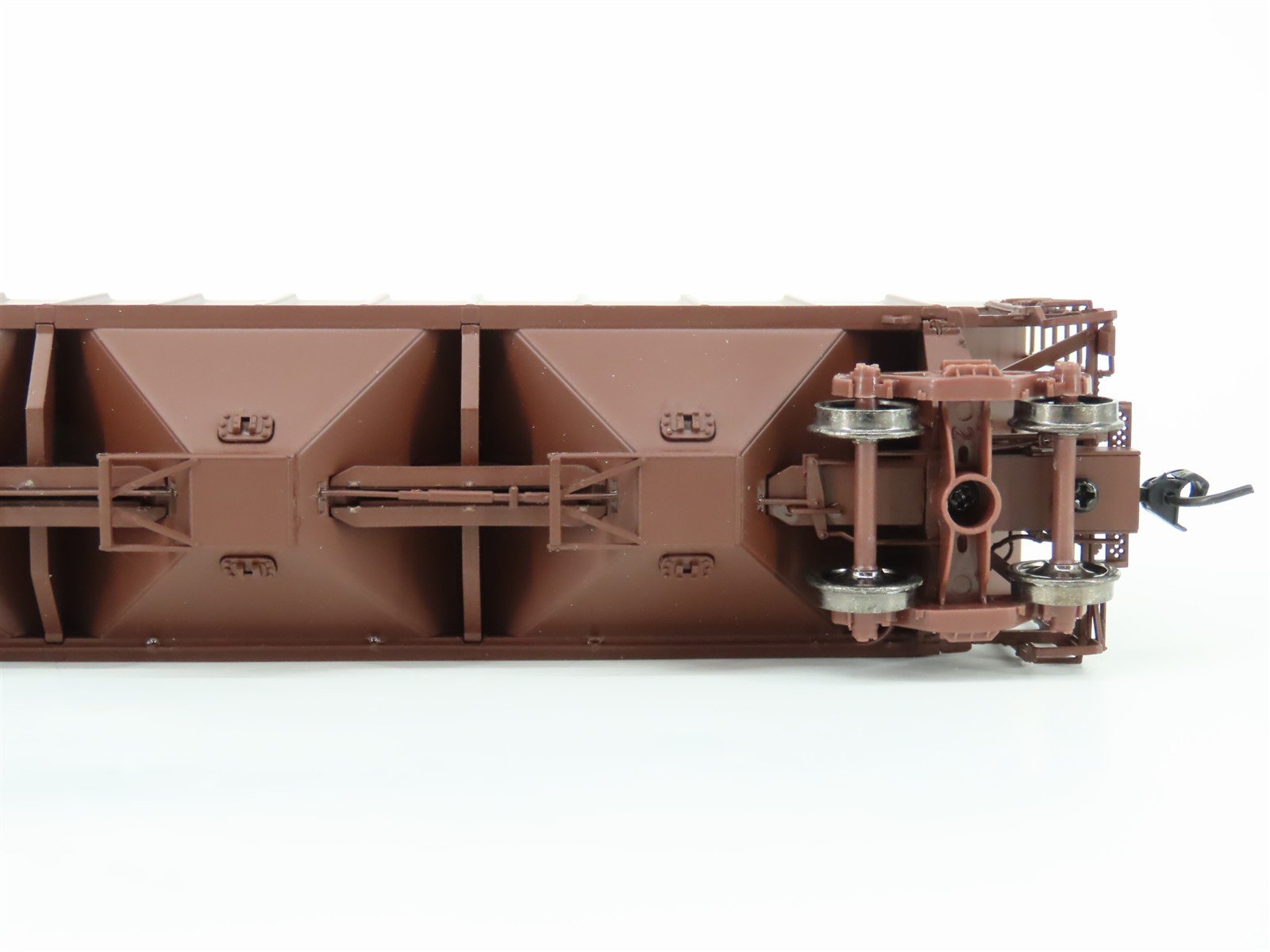 HO Scale Proto 2000 30122 ATSF Santa Fe PS2-CD 3-Bay Covered Hopper #307941