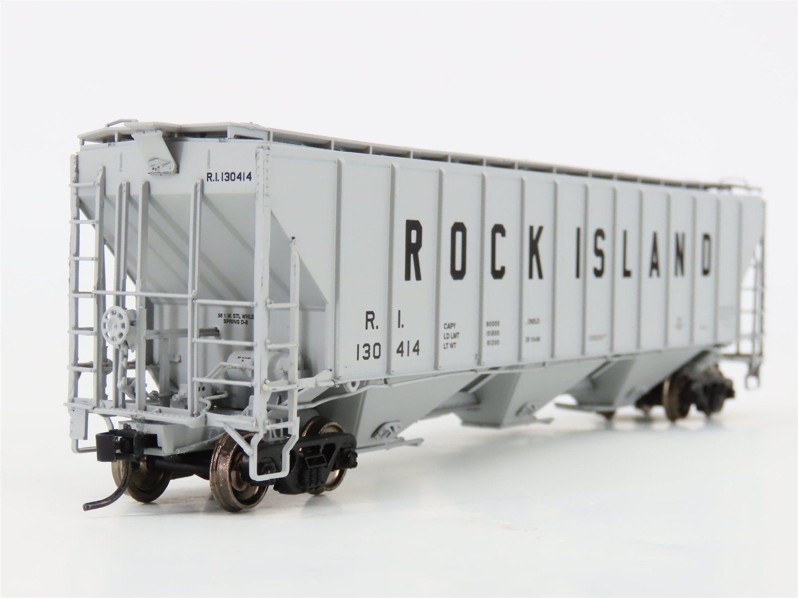 HO Scale Proto 2000 30136 RI Rock Island PS2-CD 3-Bay Covered Hopper #130414