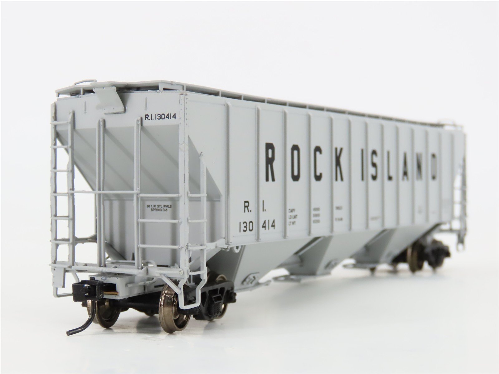 HO Scale Proto 2000 30136 RI Rock Island PS2-CD 3-Bay Covered Hopper #130414