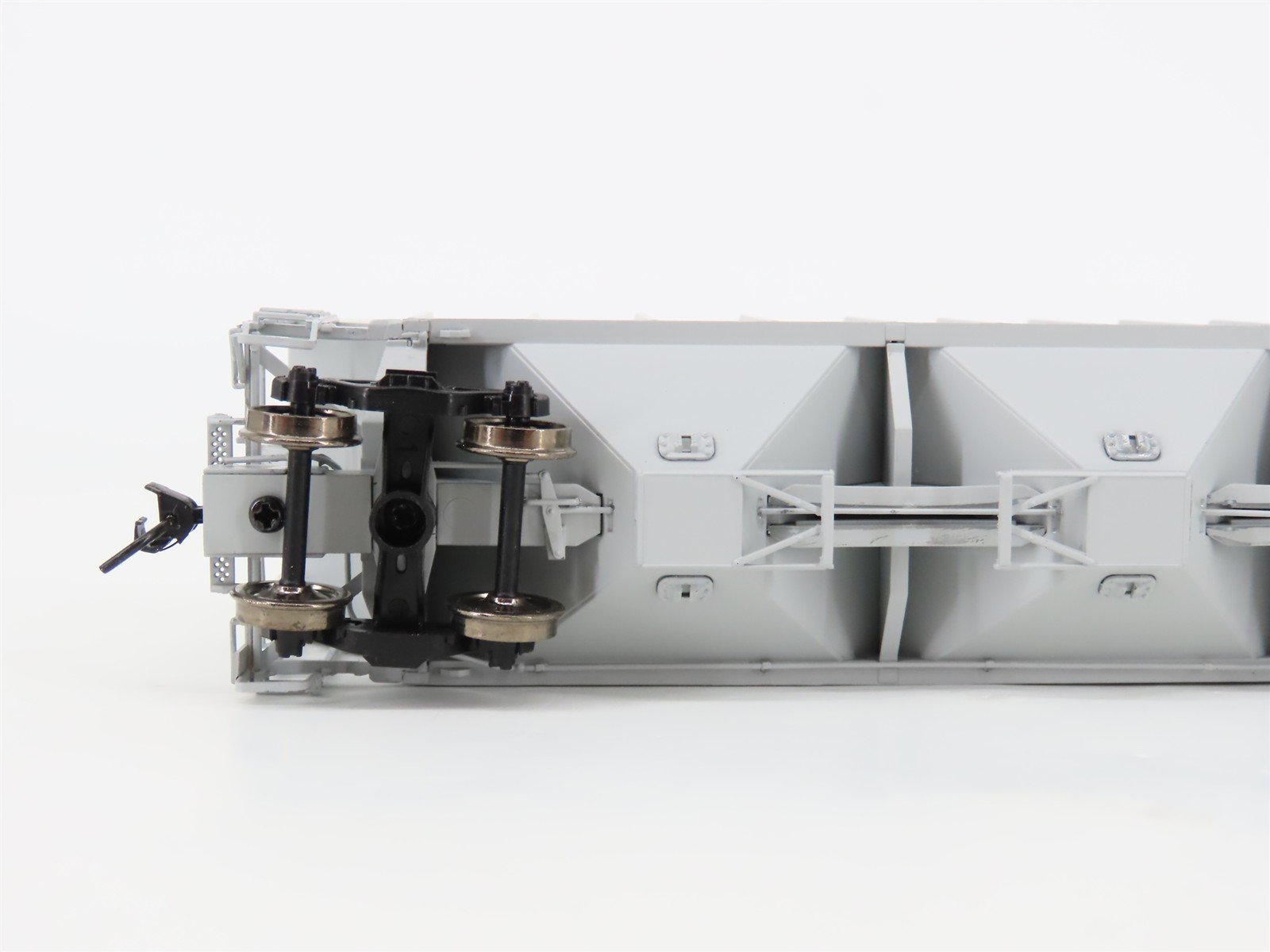 HO Scale Proto 2000 30136 RI Rock Island PS2-CD 3-Bay Covered Hopper #130414