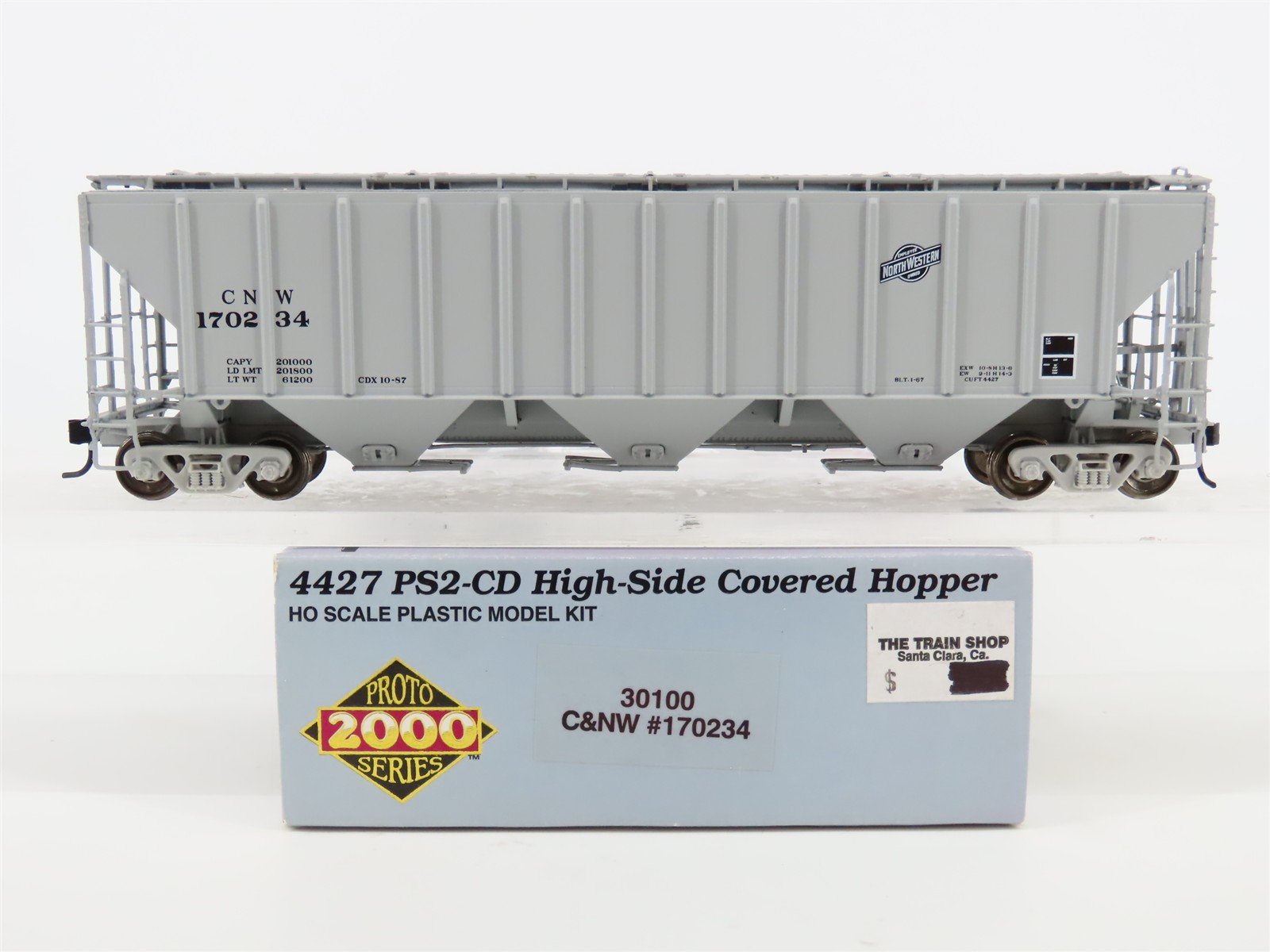 HO Scale Proto 2000 30100 CNW Railway PS2-CD 3-Bay Covered Hopper #170234