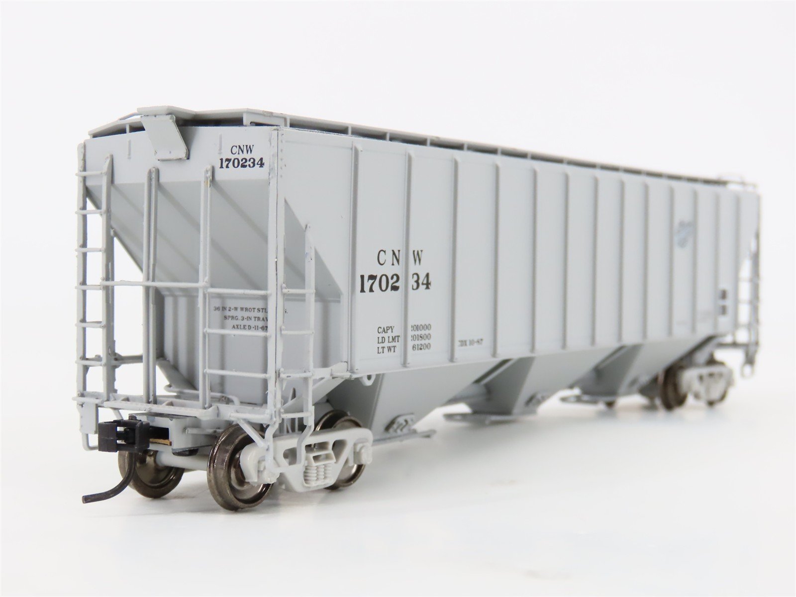 HO Scale Proto 2000 30100 CNW Railway PS2-CD 3-Bay Covered Hopper #170234