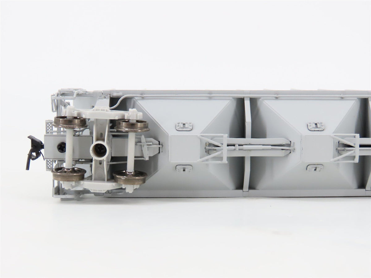 HO Scale Proto 2000 30100 CNW Railway PS2-CD 3-Bay Covered Hopper #170234