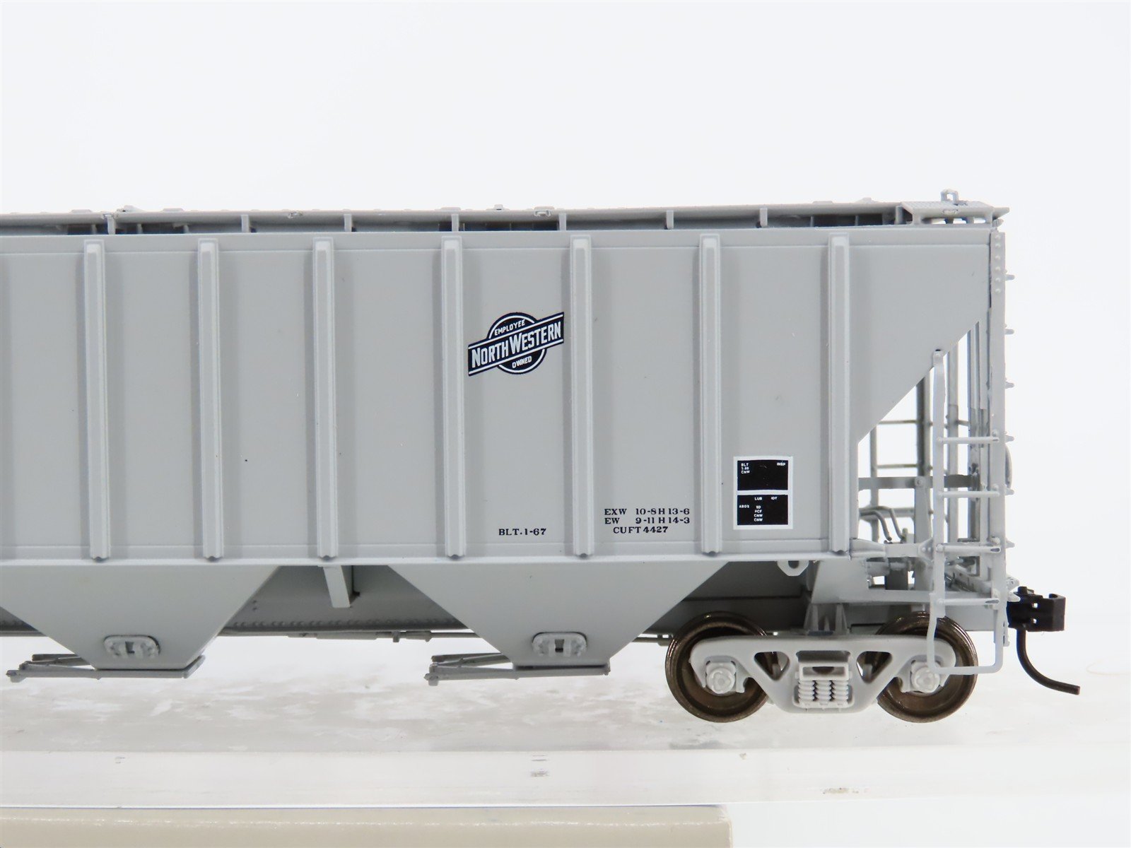 HO Scale Proto 2000 30101 CNW Railway PS2-CD 3-Bay Covered Hopper #170087
