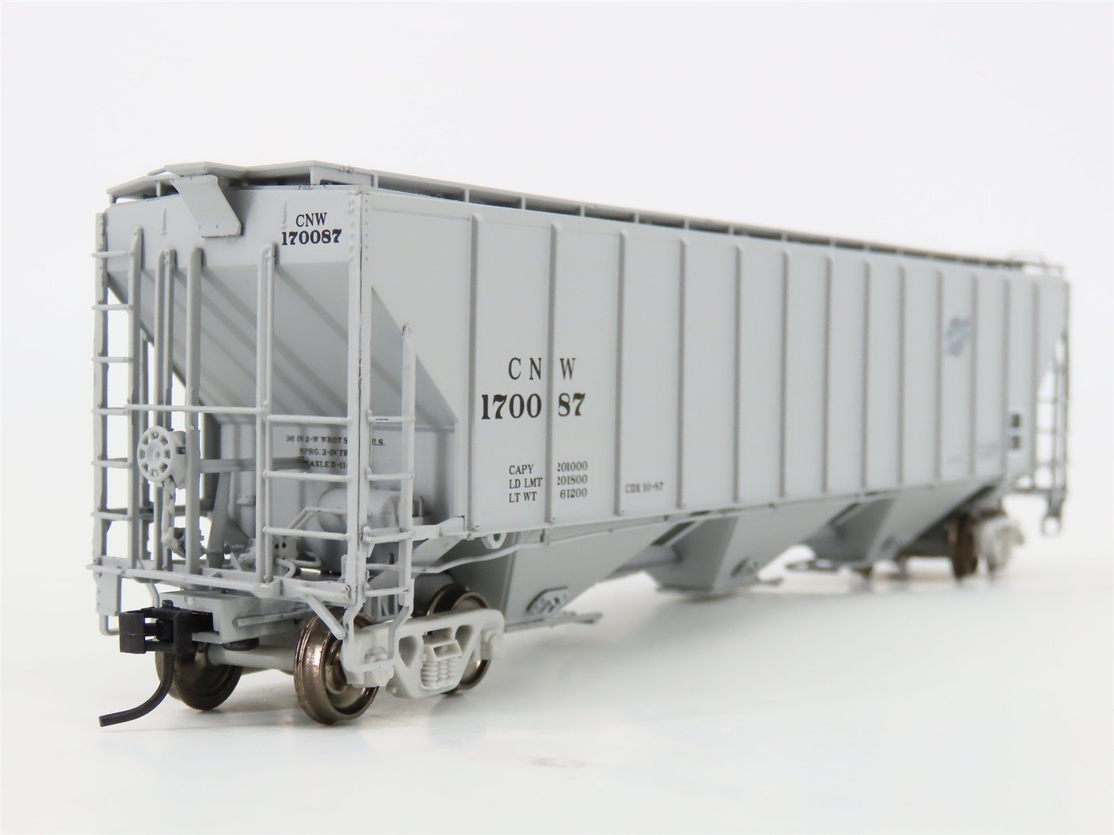 HO Scale Proto 2000 30101 CNW Railway PS2-CD 3-Bay Covered Hopper #170087
