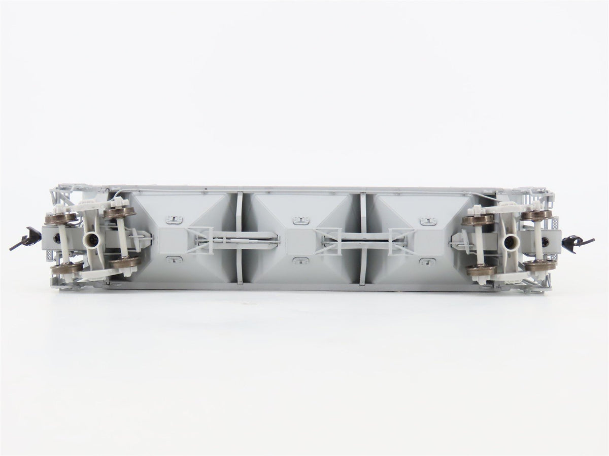 HO Scale Proto 2000 30101 CNW Railway PS2-CD 3-Bay Covered Hopper #170087