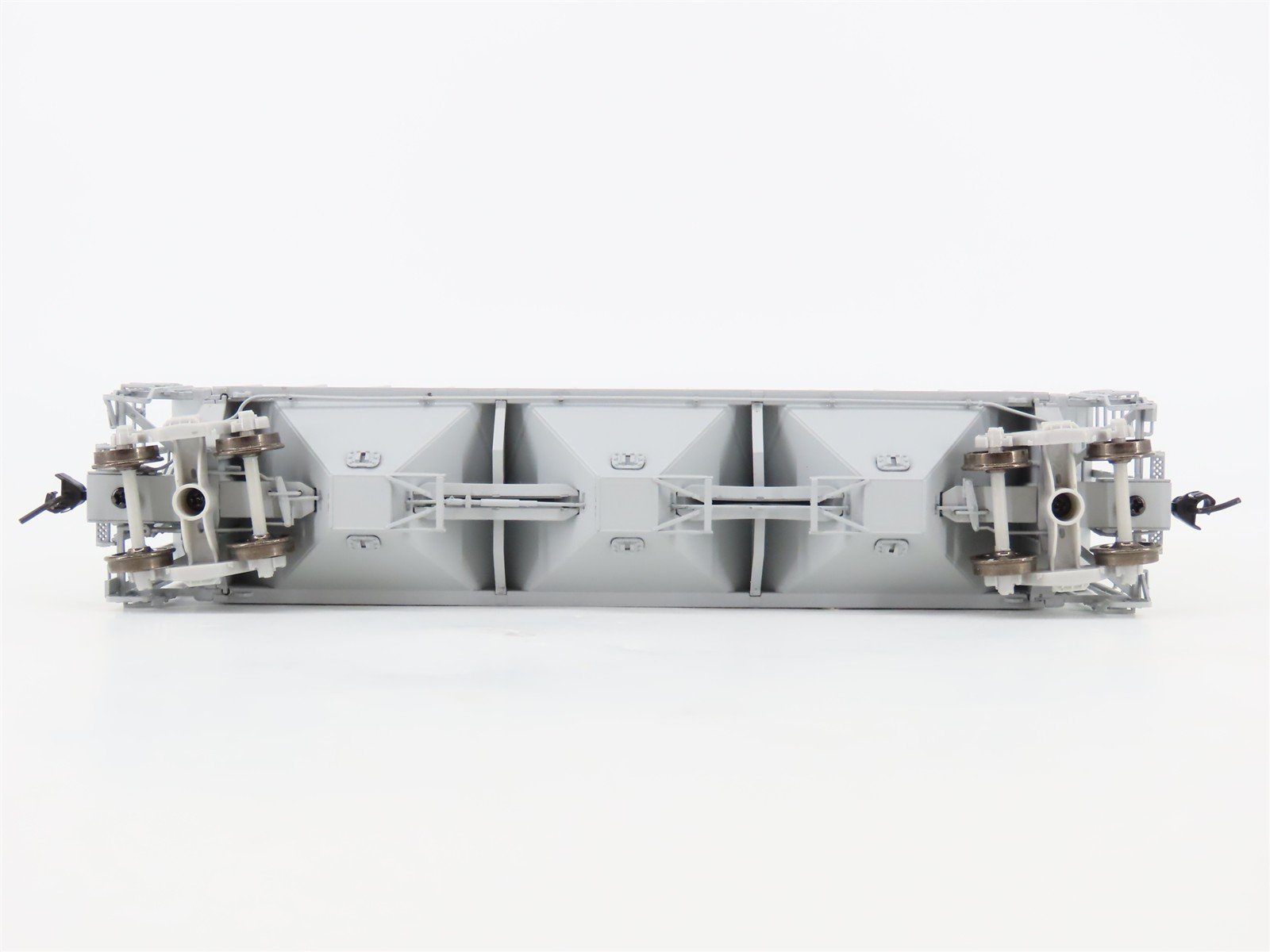 HO Scale Proto 2000 30101 CNW Railway PS2-CD 3-Bay Covered Hopper #170087