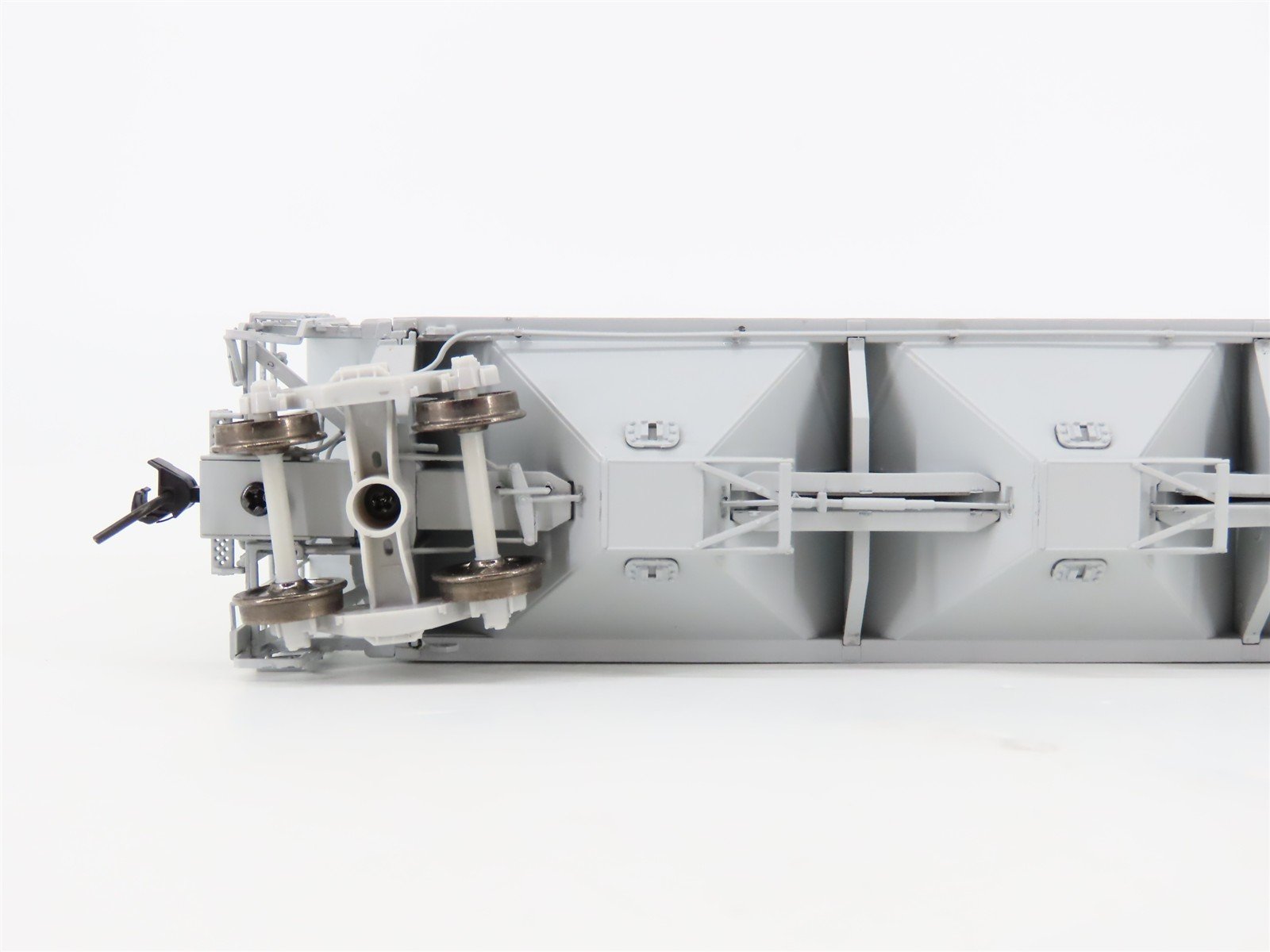 HO Scale Proto 2000 30101 CNW Railway PS2-CD 3-Bay Covered Hopper #170087