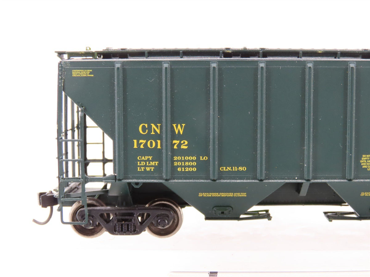 HO Scale Proto 2000 21874 CNW Railway PS2-CD 3-Bay Covered Hopper #170172