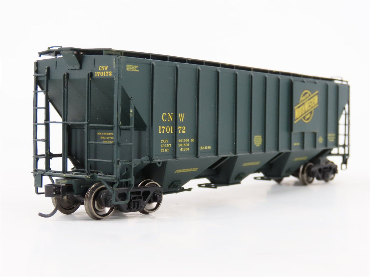 HO Scale Proto 2000 21874 CNW Railway PS2-CD 3-Bay Covered Hopper #170172