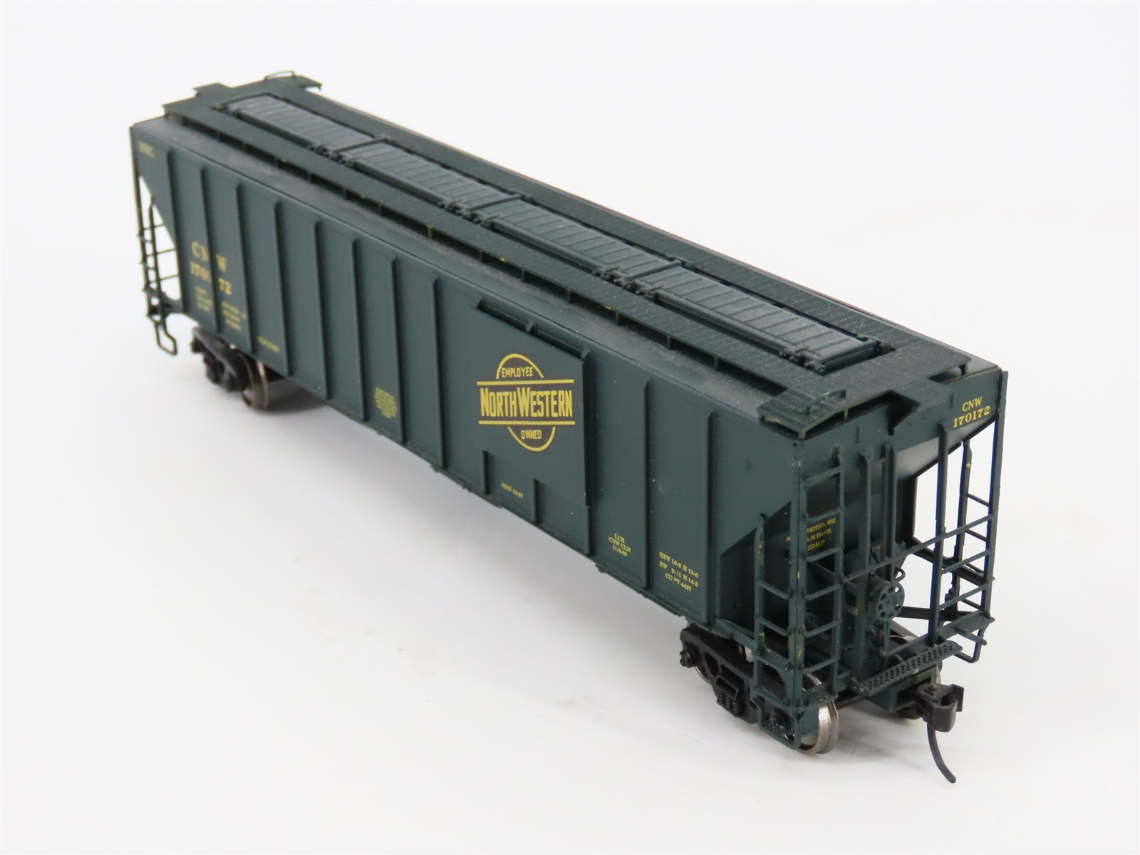 HO Scale Proto 2000 21874 CNW Railway PS2-CD 3-Bay Covered Hopper #170172