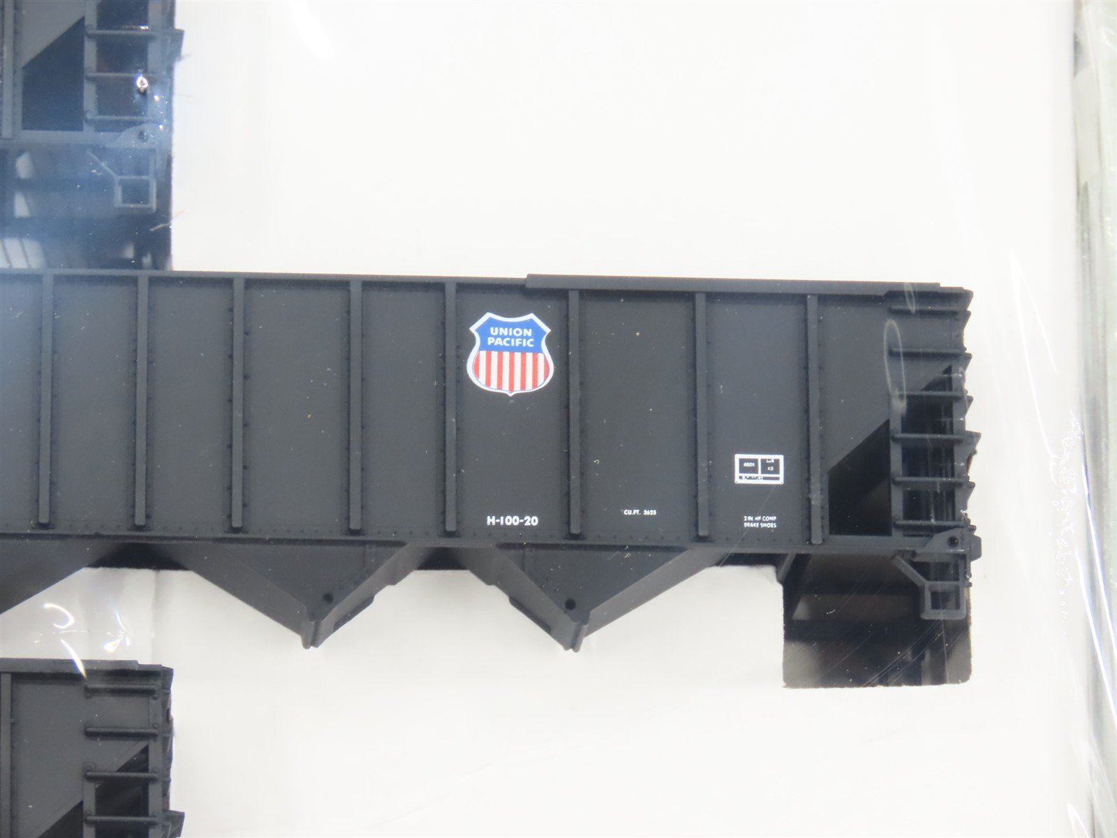 HO Scale Walthers 932-4938 UP Union Pacific 100-Ton 4-Bay Hopper Kits 6-Pack