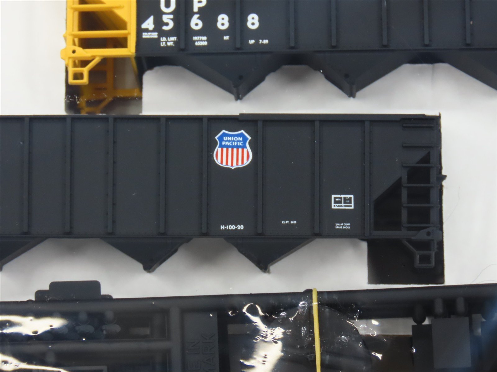 HO Scale Walthers 932-4938 UP Union Pacific 100-Ton 4-Bay Hopper Kits 6-Pack