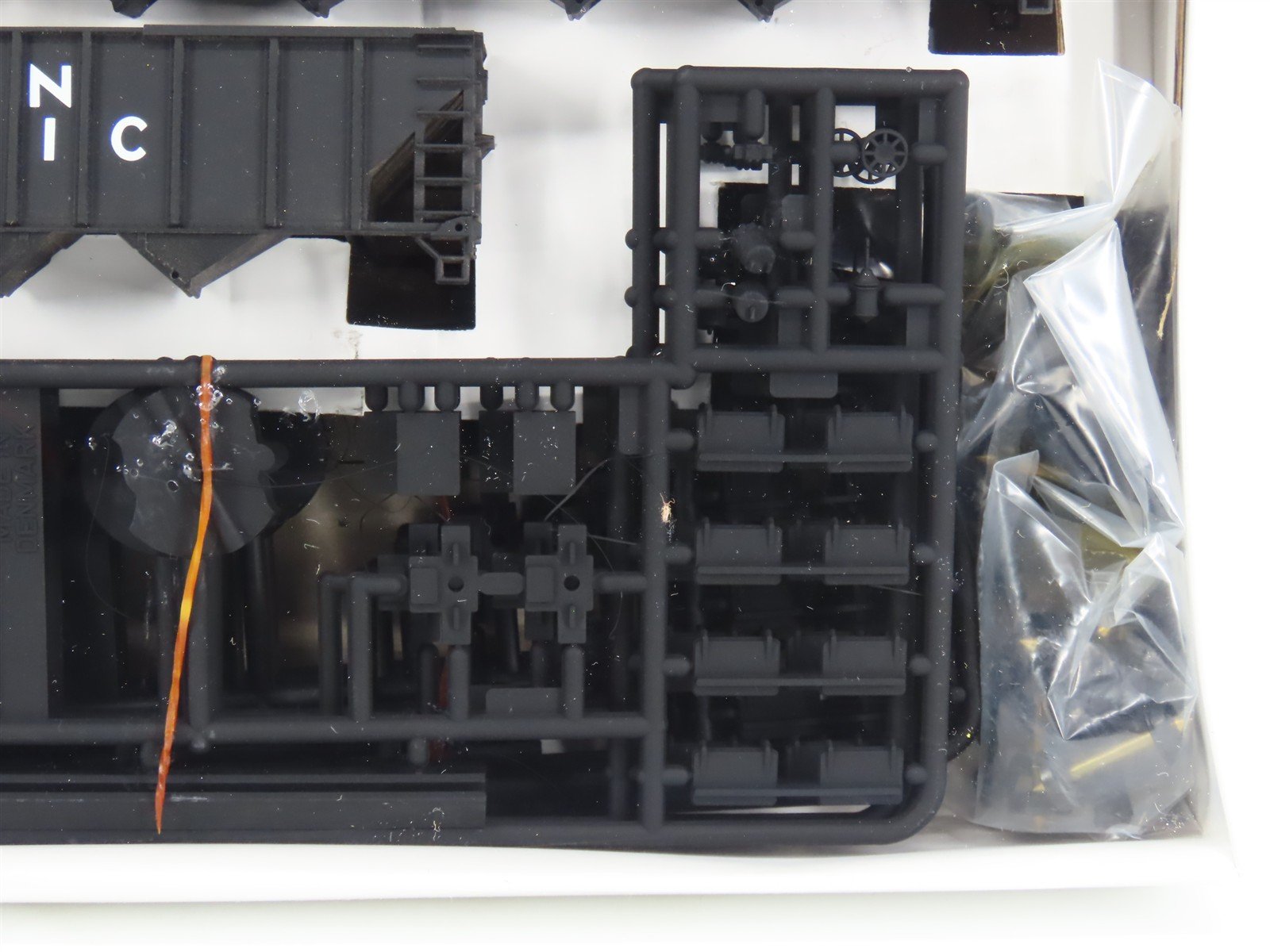 HO Scale Walthers 932-4932 UP Union Pacific 100-Ton 4-Bay Hopper Kits 6-Pack #3