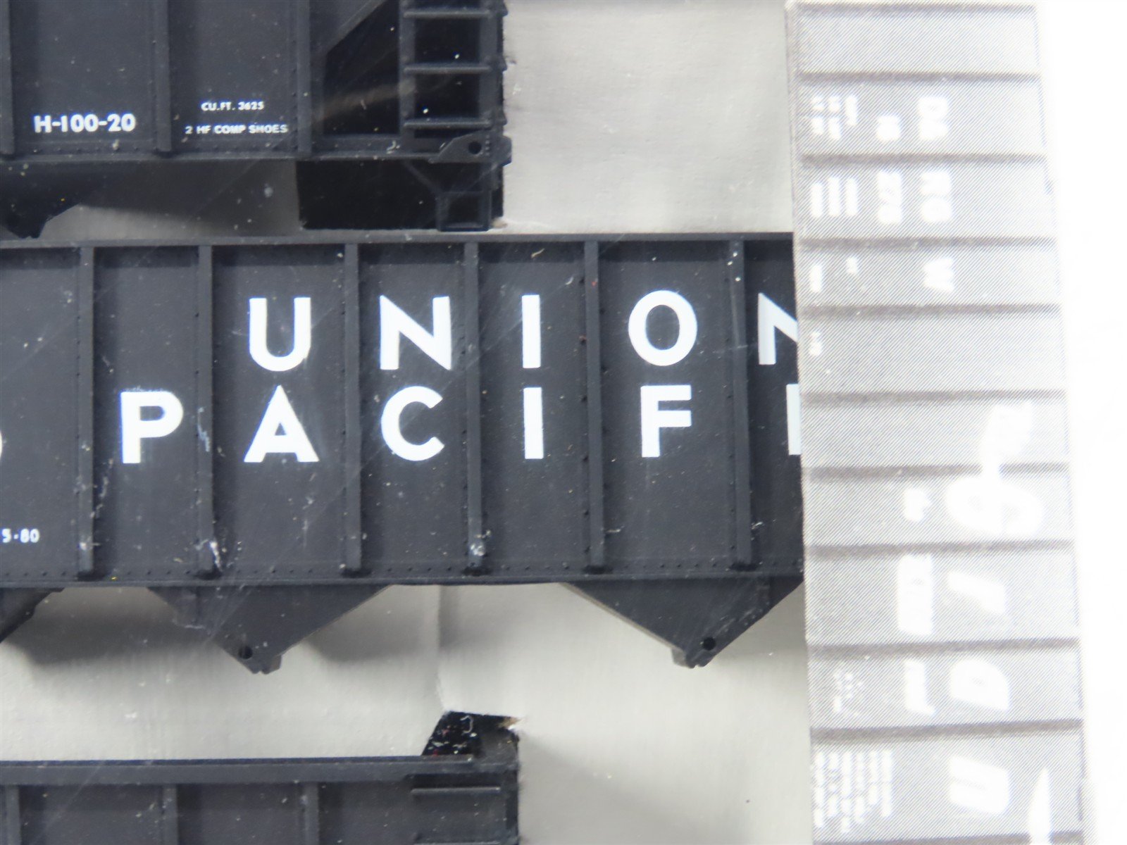 HO Scale Walthers 932-4932 UP Union Pacific 100-Ton 4-Bay Hopper Kits 6-Pack #1