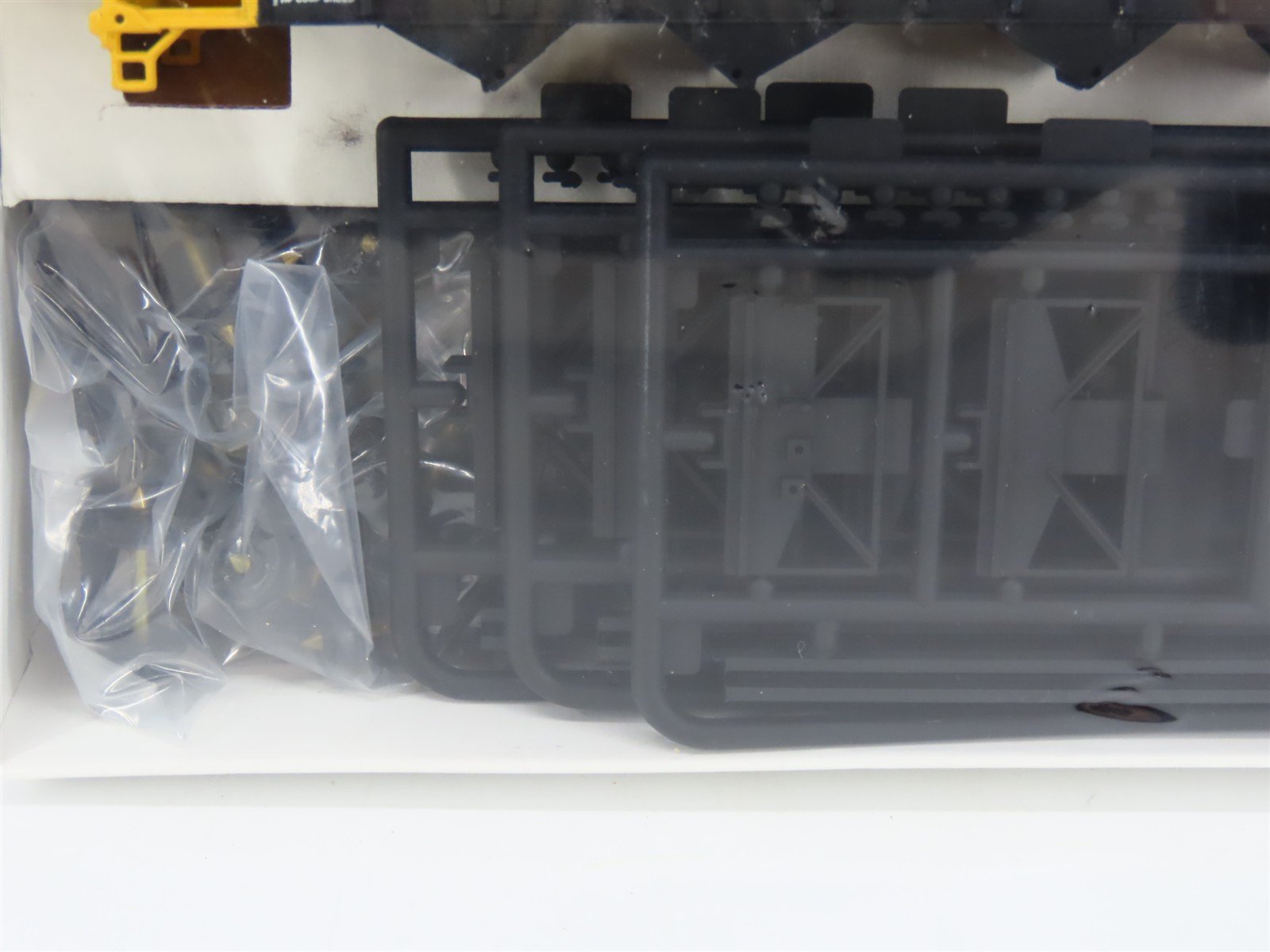 HO Scale Walthers 932-4932 UP Union Pacific 100-Ton 4-Bay Hopper Kits 6-Pack #1